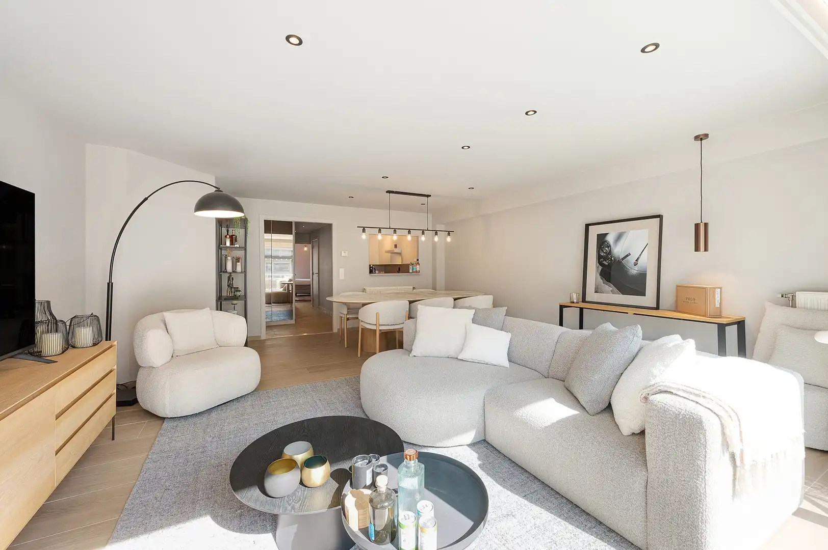 Ruim 2-slaapkamerappartement met twee terrassen nabij de zee. foto 14