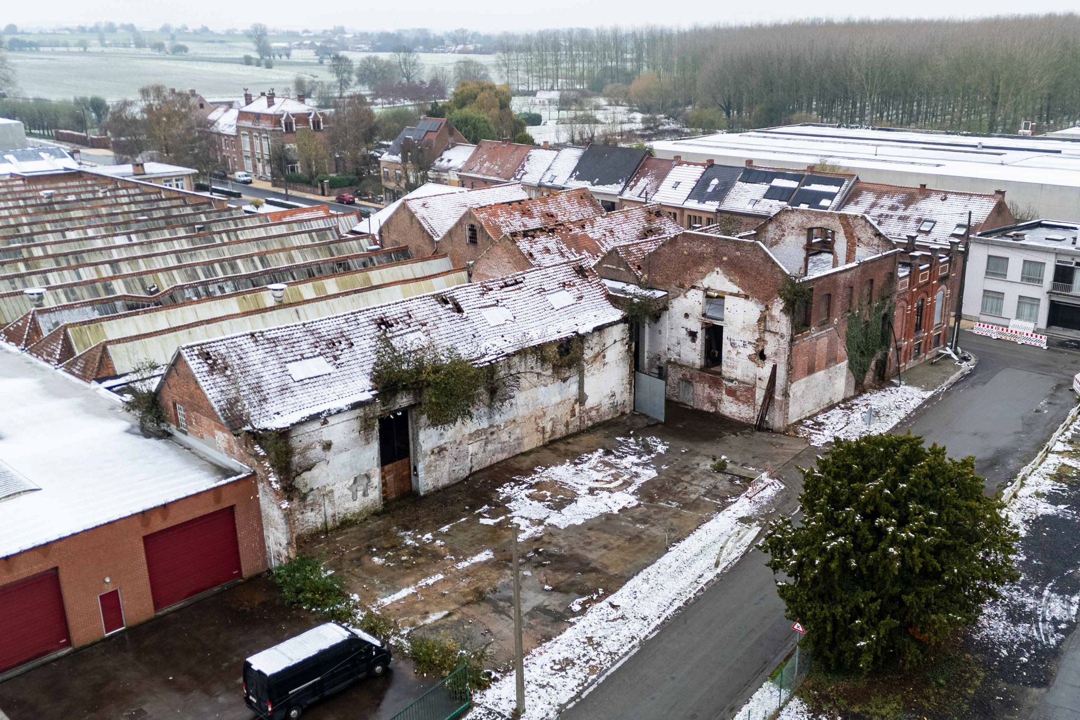 Te renoveren industrieel pand met veel potentieel & ruimte! foto 3