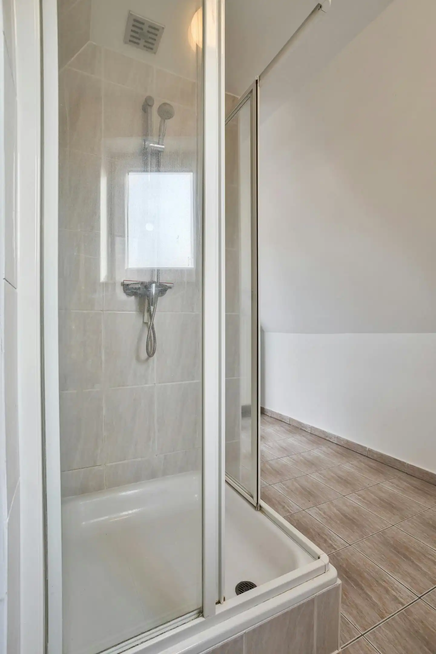 Lichtrijk en ruim duplex appartement te koop in Knokke foto 15