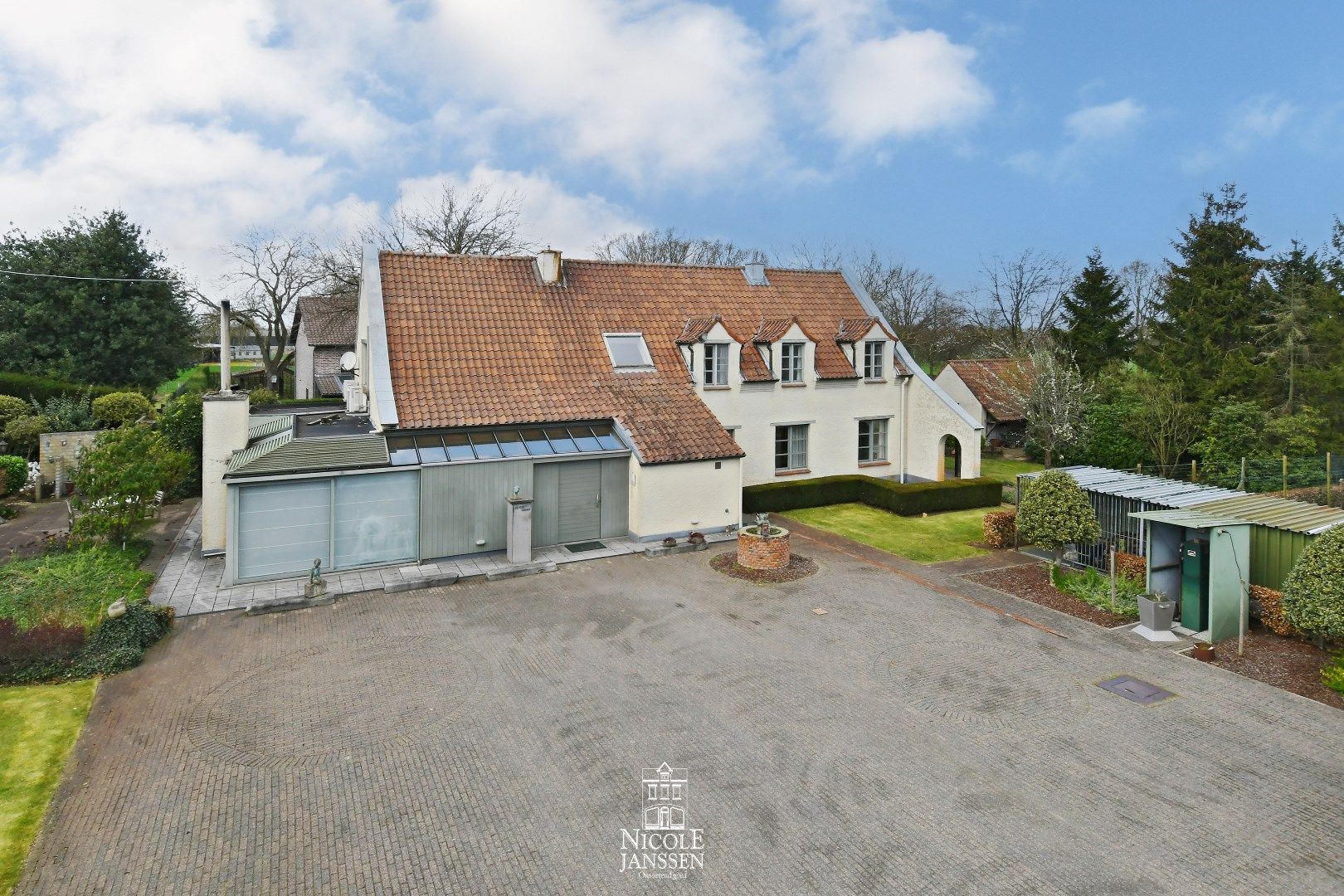 Ruime villa op een royaal perceel in een rustige omgeving foto 3