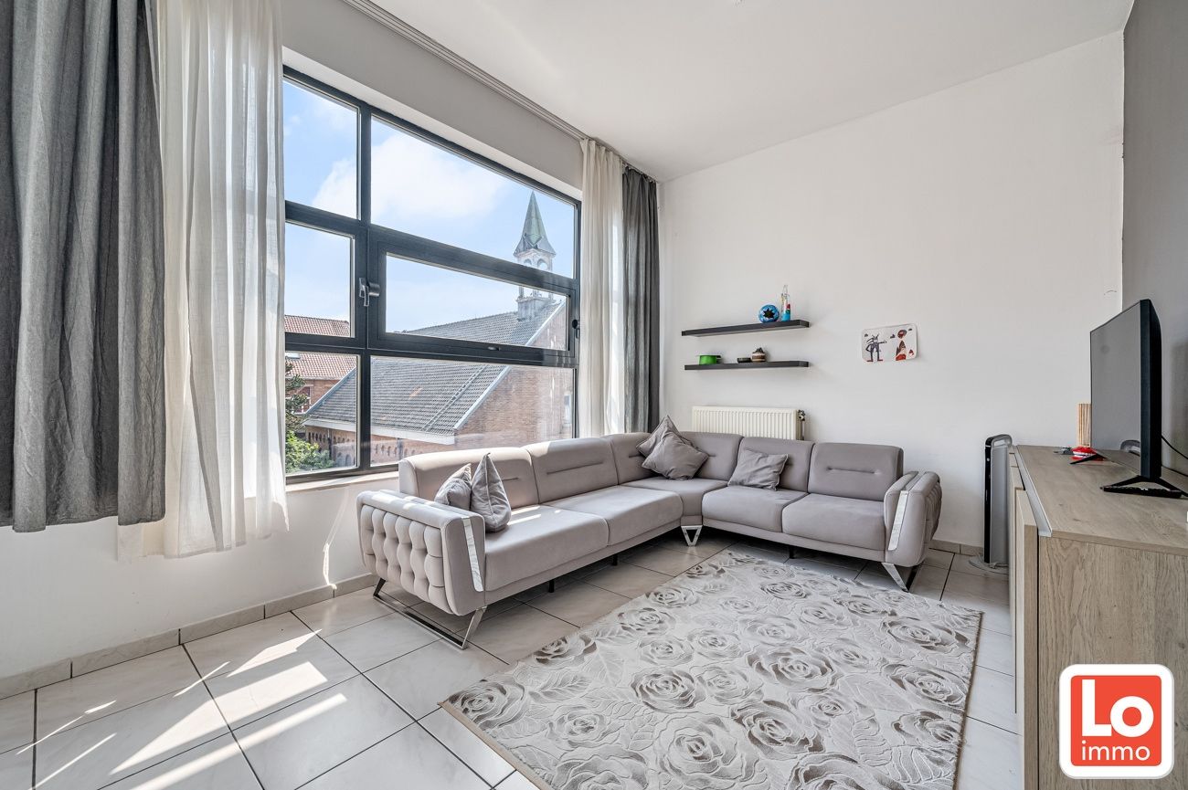 Mooi gelegen op te knappen appartement met 2 slpks, terras en autostaanplaats in centrum Lochristi foto 7