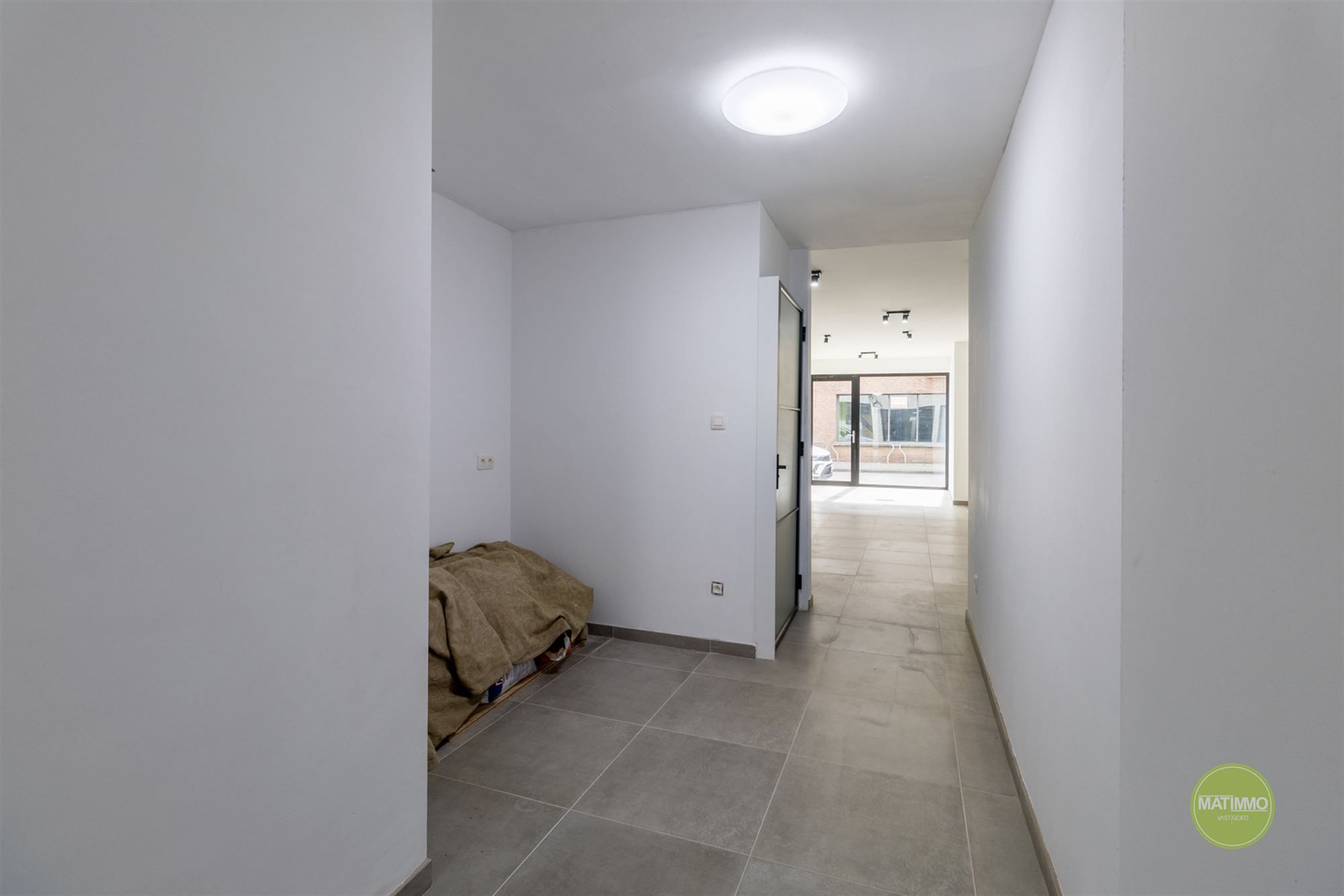 Modern gerenoveerde handelszaak met duplexapp in Meerhout foto 20