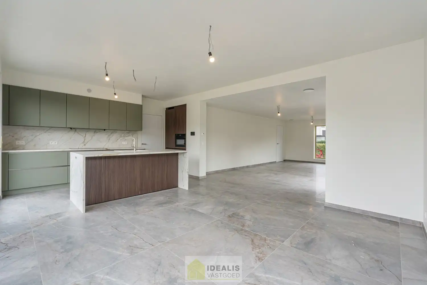 Schitterend volledig vernieuwde woning met 3 ruime slaapkamers foto 17