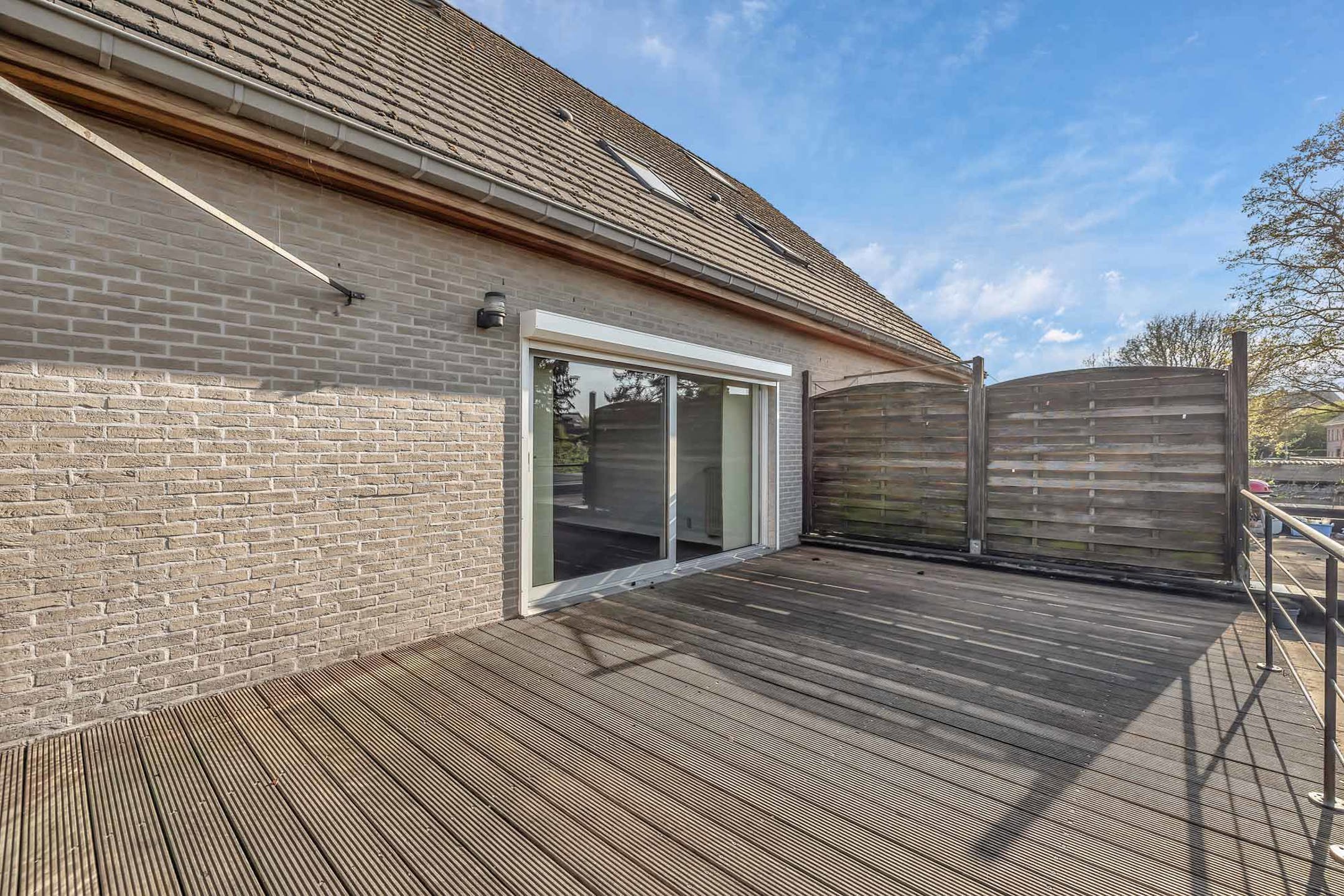 Ruime duplex met groot terras en garage foto 9