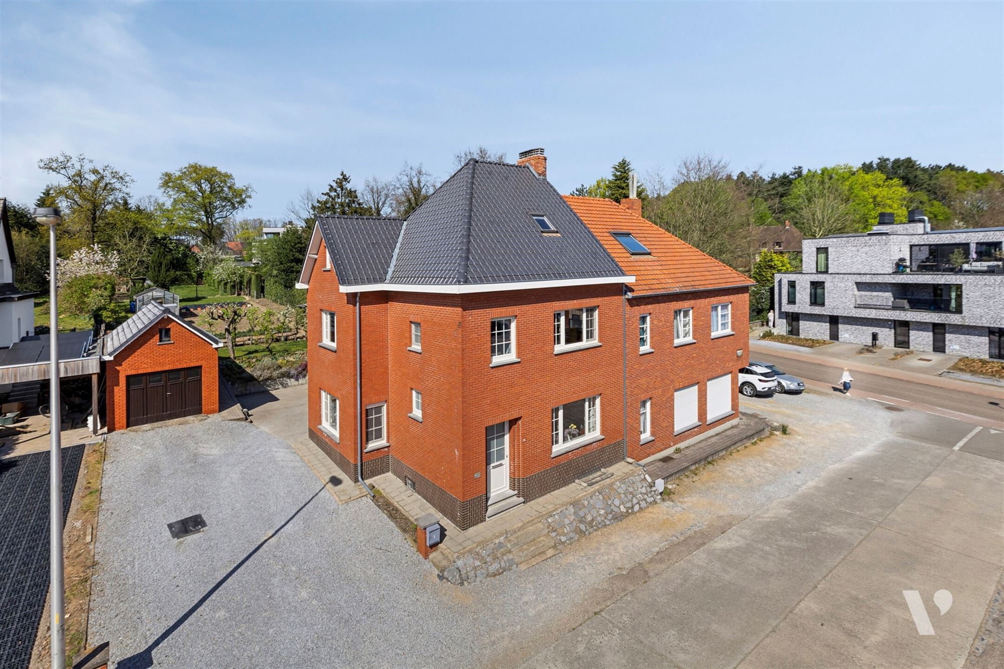 Karaktervolle woning met mooie tuin foto 2