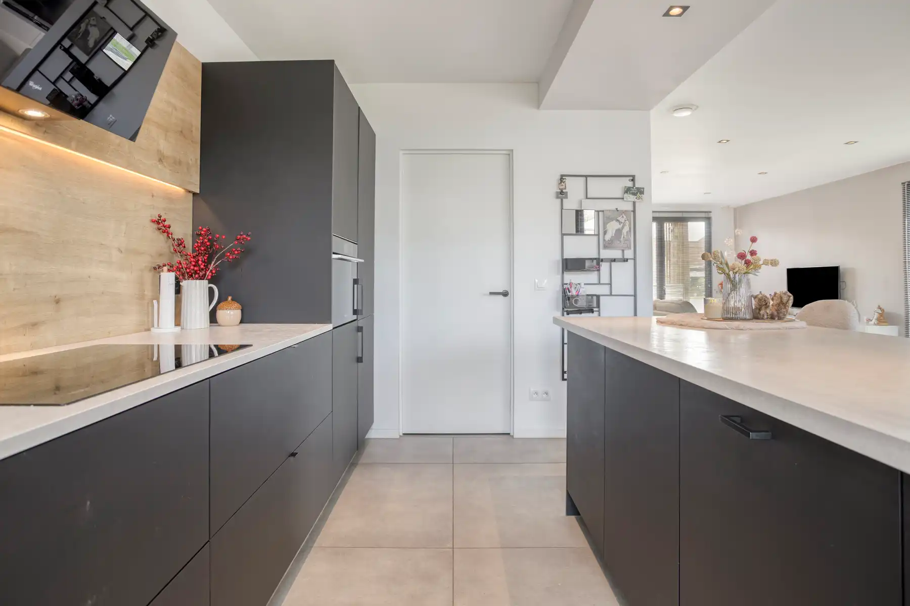 Volledig instapklare moderne halfopen woning in rustige wijk foto 11