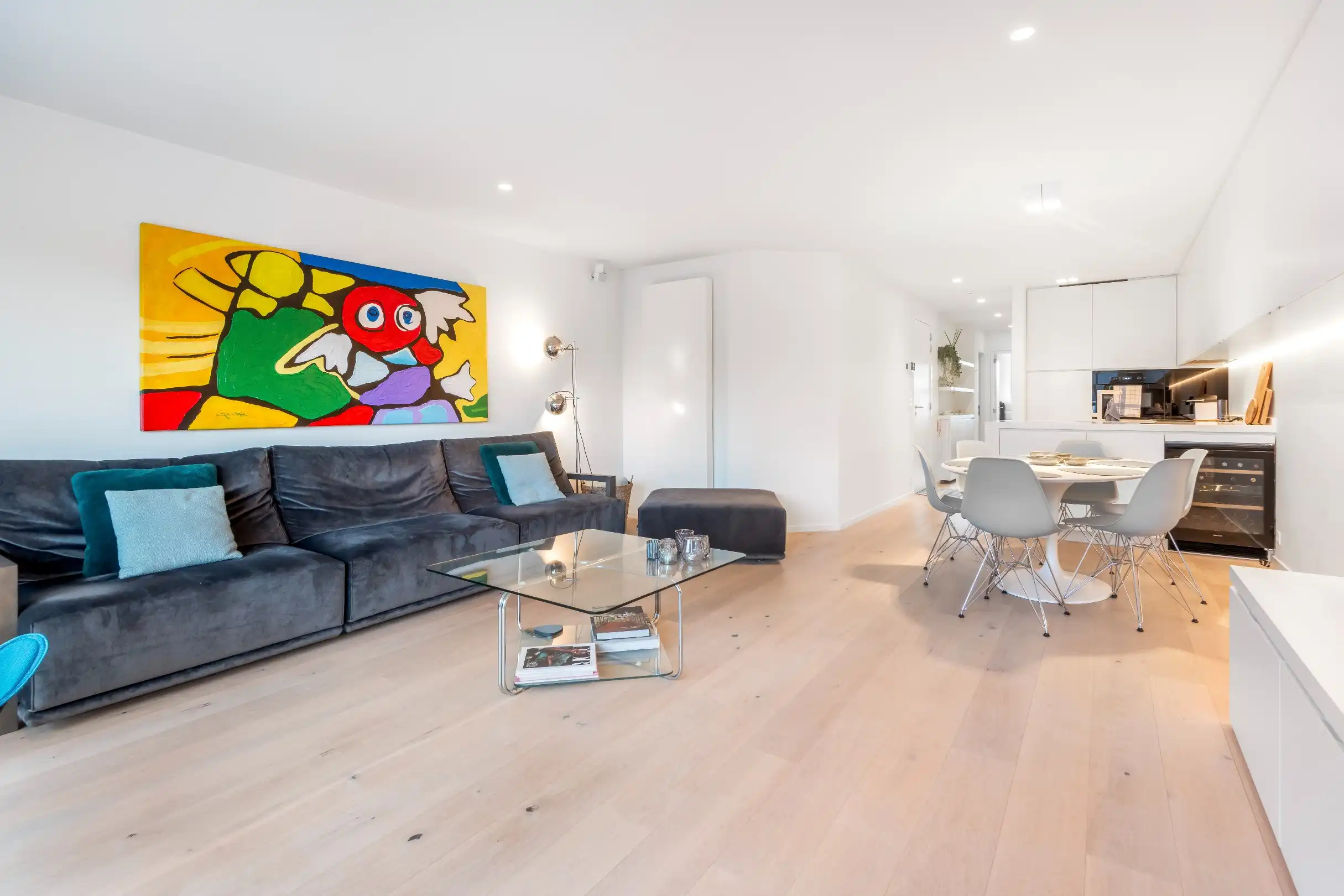 Heel mooi  luxueus afgewerkt appartement gelegen in de Kustlaan vlakbij de Zeedijk en het Driehoeksplein. foto {{pictureIndex}}