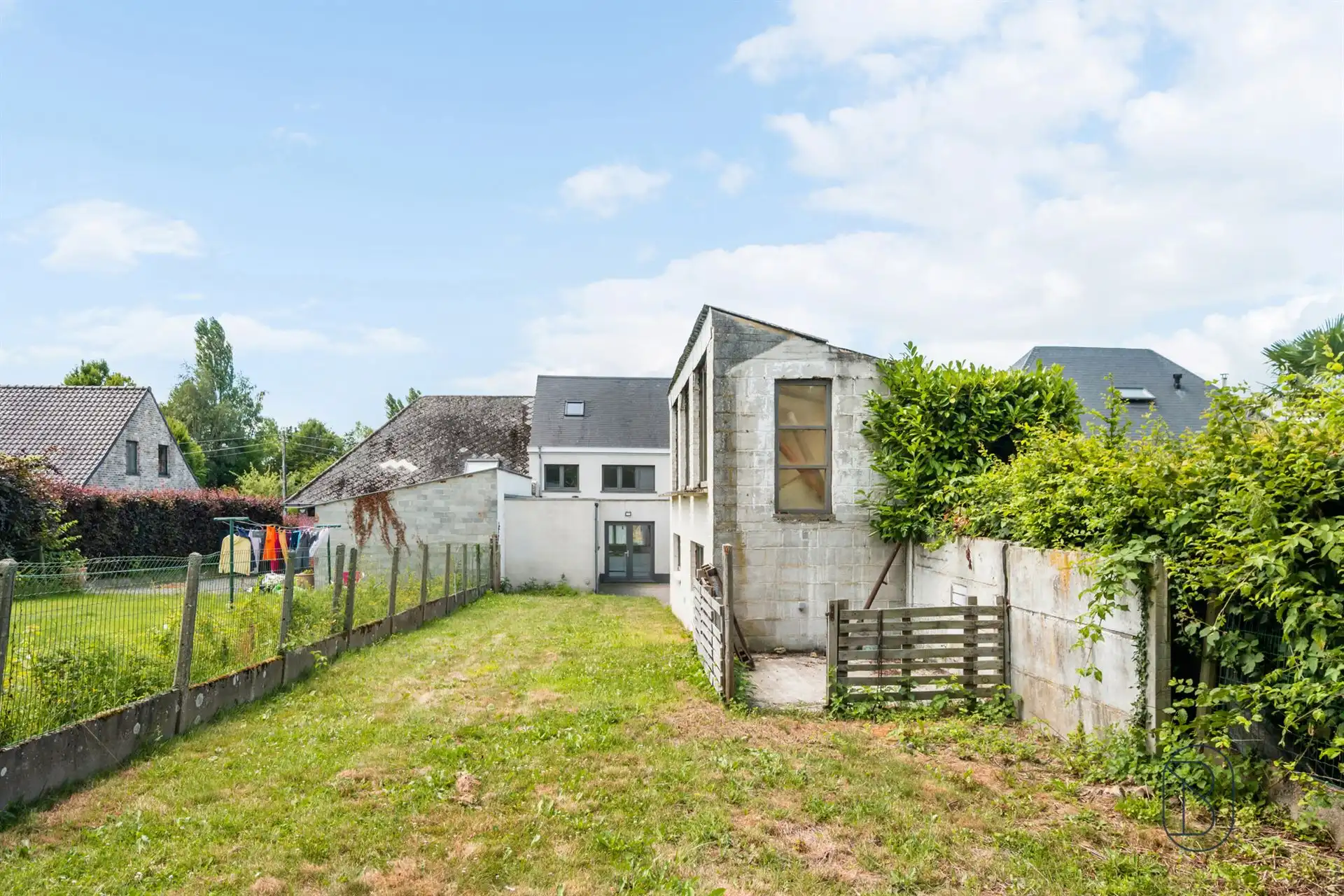 Mooie gerenoveerde halfopen woning met tuin in Saint-Sauveur foto 3