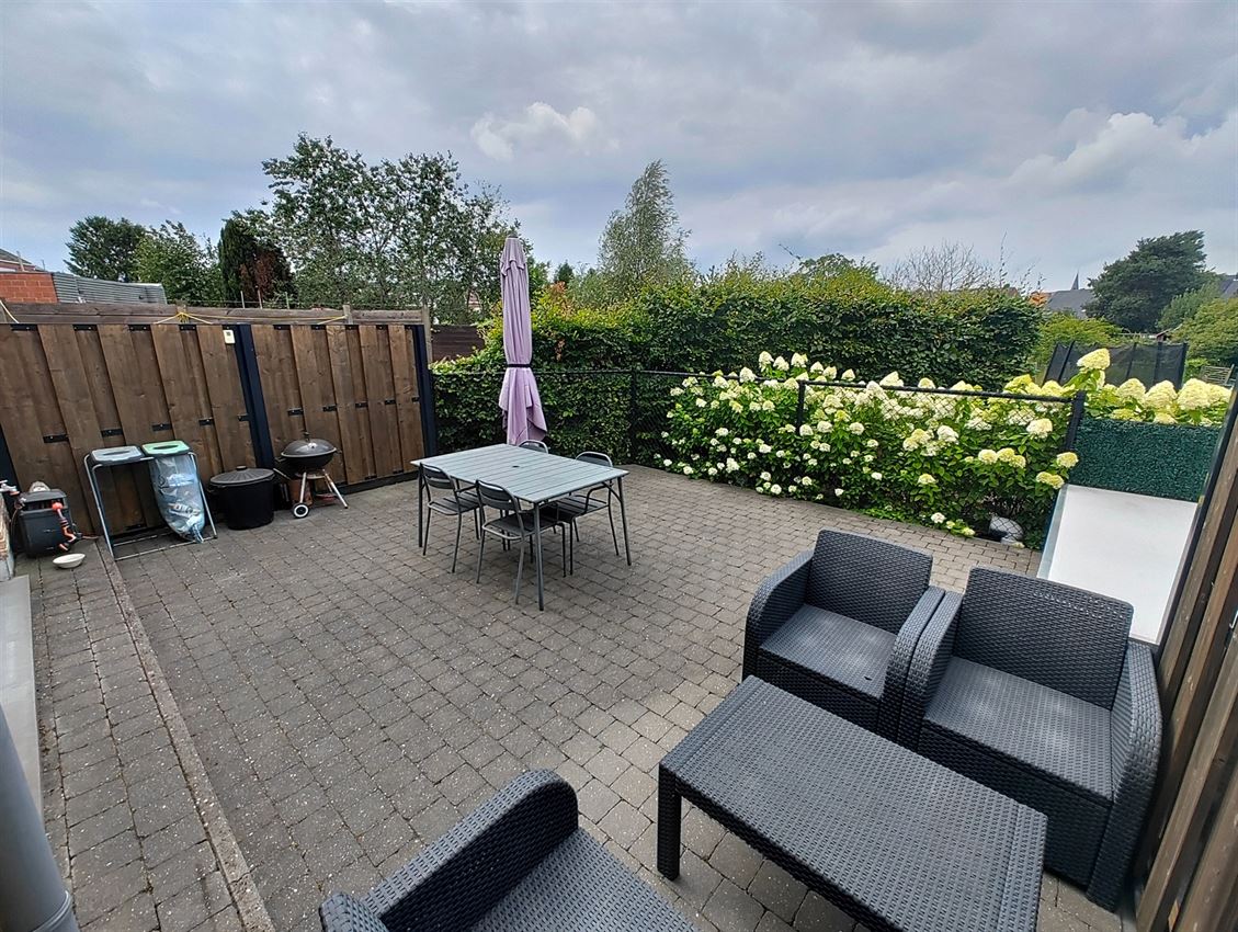 Gelijkvloers app., twee slpk, terras, rustige ligging foto 9
