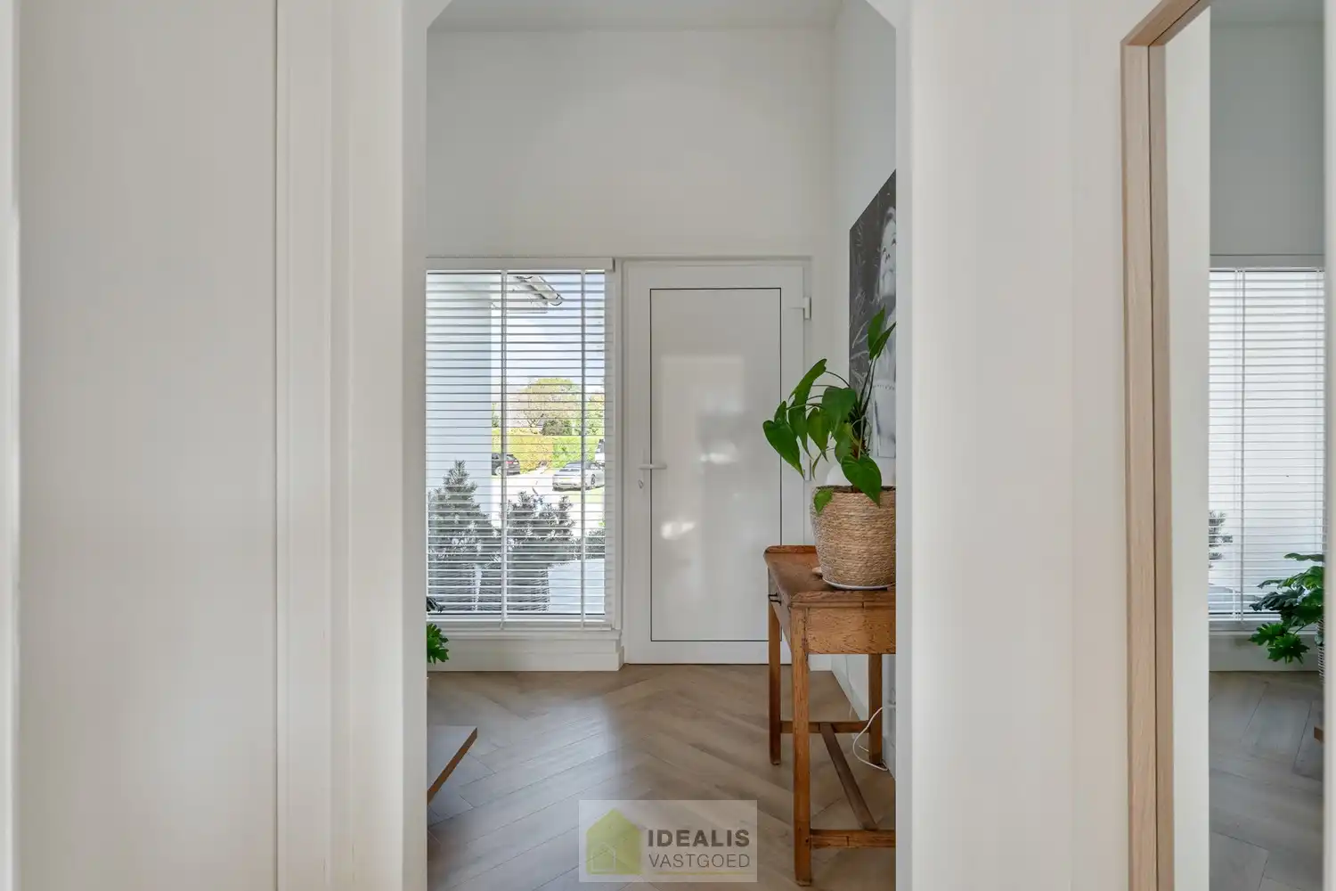 IDEALIS VASTGOED – Een prachtige instapklare woning in het fijne Hamont op een steenworp van de NL-grens! foto 4