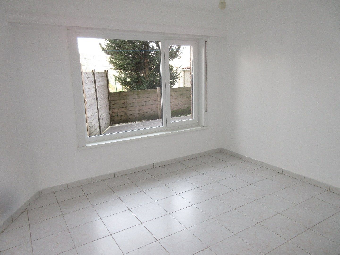 Volledig gerenoveerd 2 slaapkamer appartement met zonnige koer! foto 11