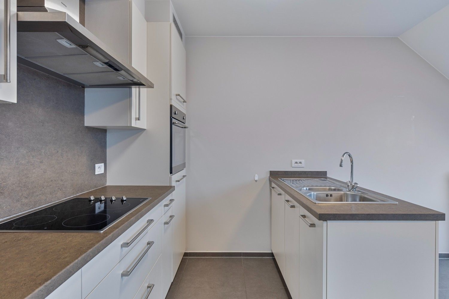 Verzorgd appartement met ruim terras foto 6