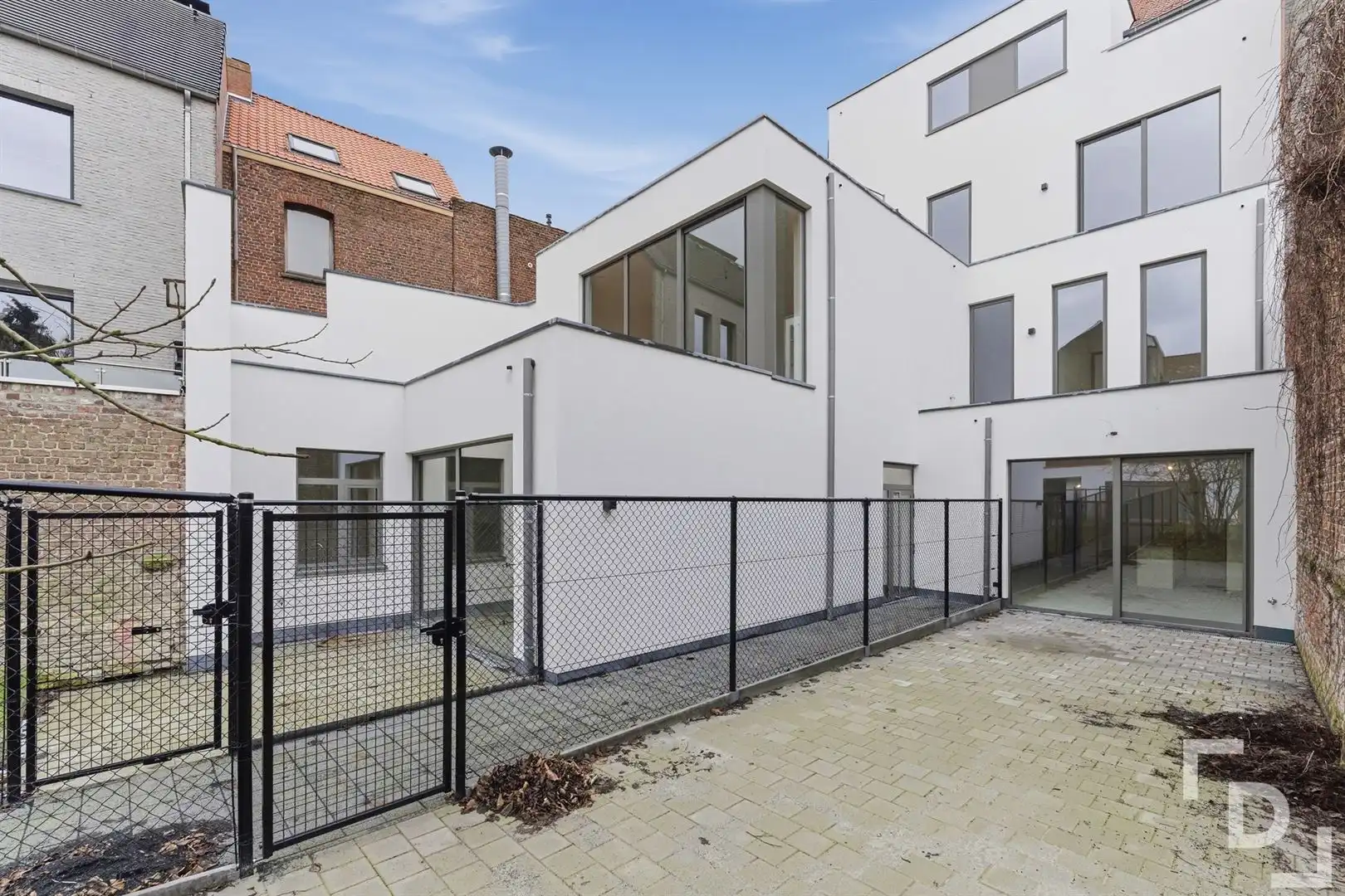 Nieuwbouwappartement met terras en tuin te koop in centrum Ieper. foto 14