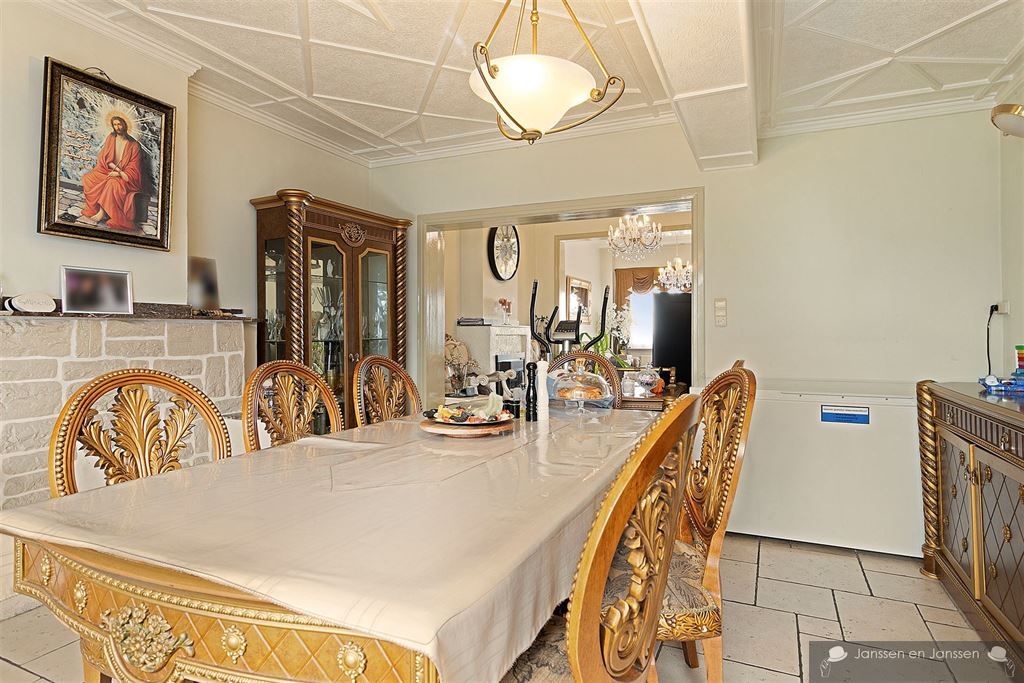 Zeer ruim huis met hoge plafonds, tuin en vier slaapkamers foto 13