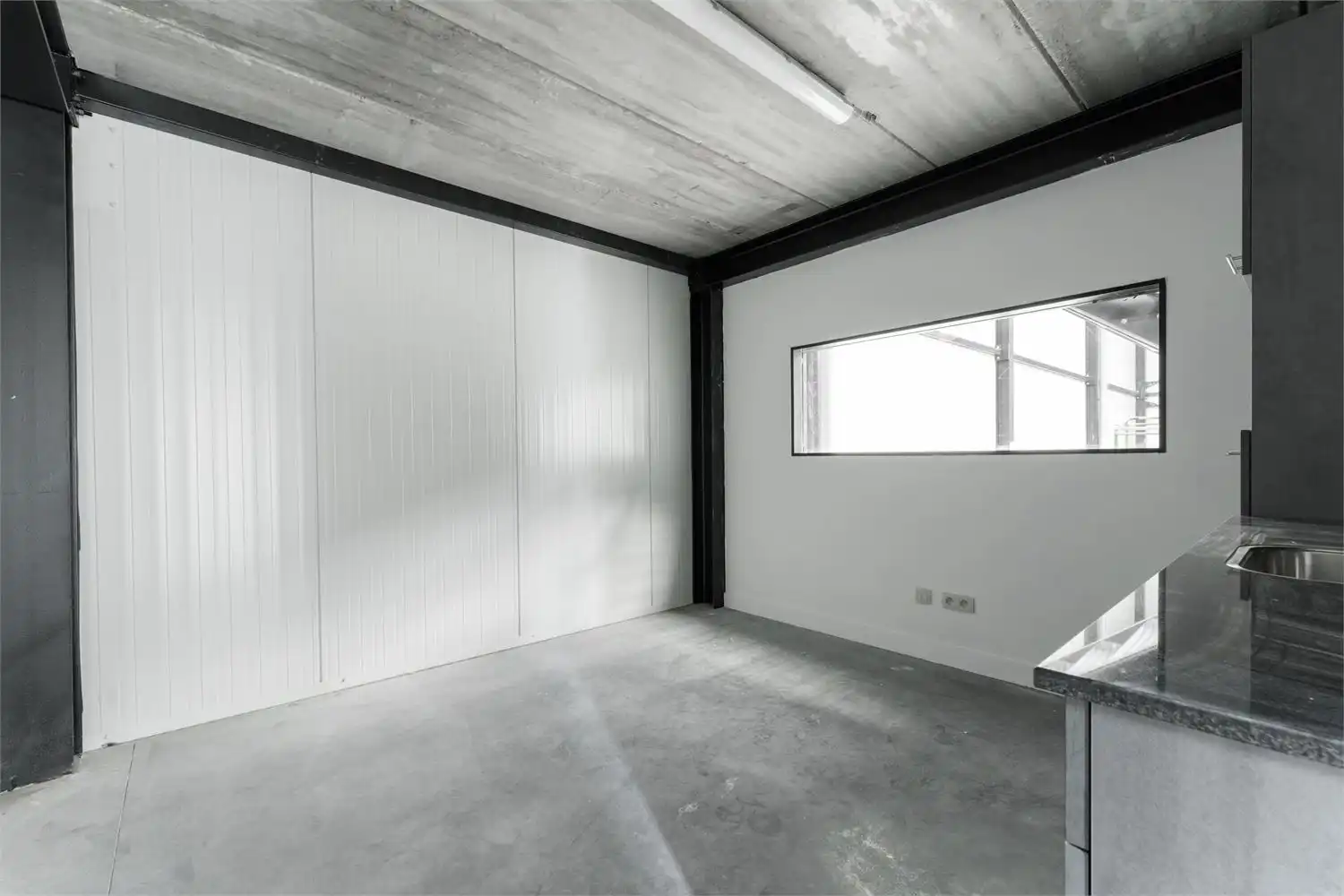 Recente bedrijfsunit met kantoor en kantine foto 37