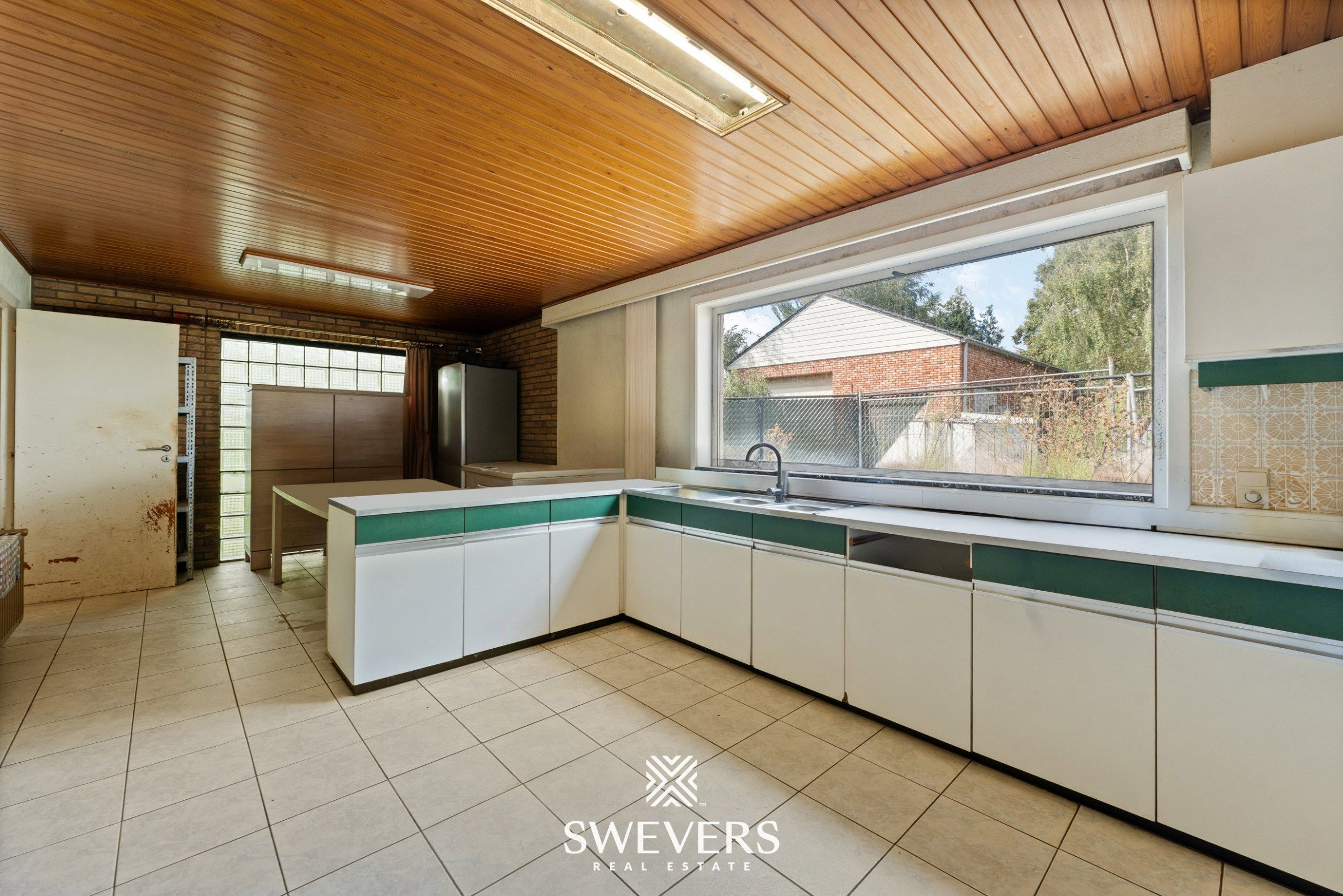 Te renoveren woning met 3 slaapkamers en hangar  foto 17