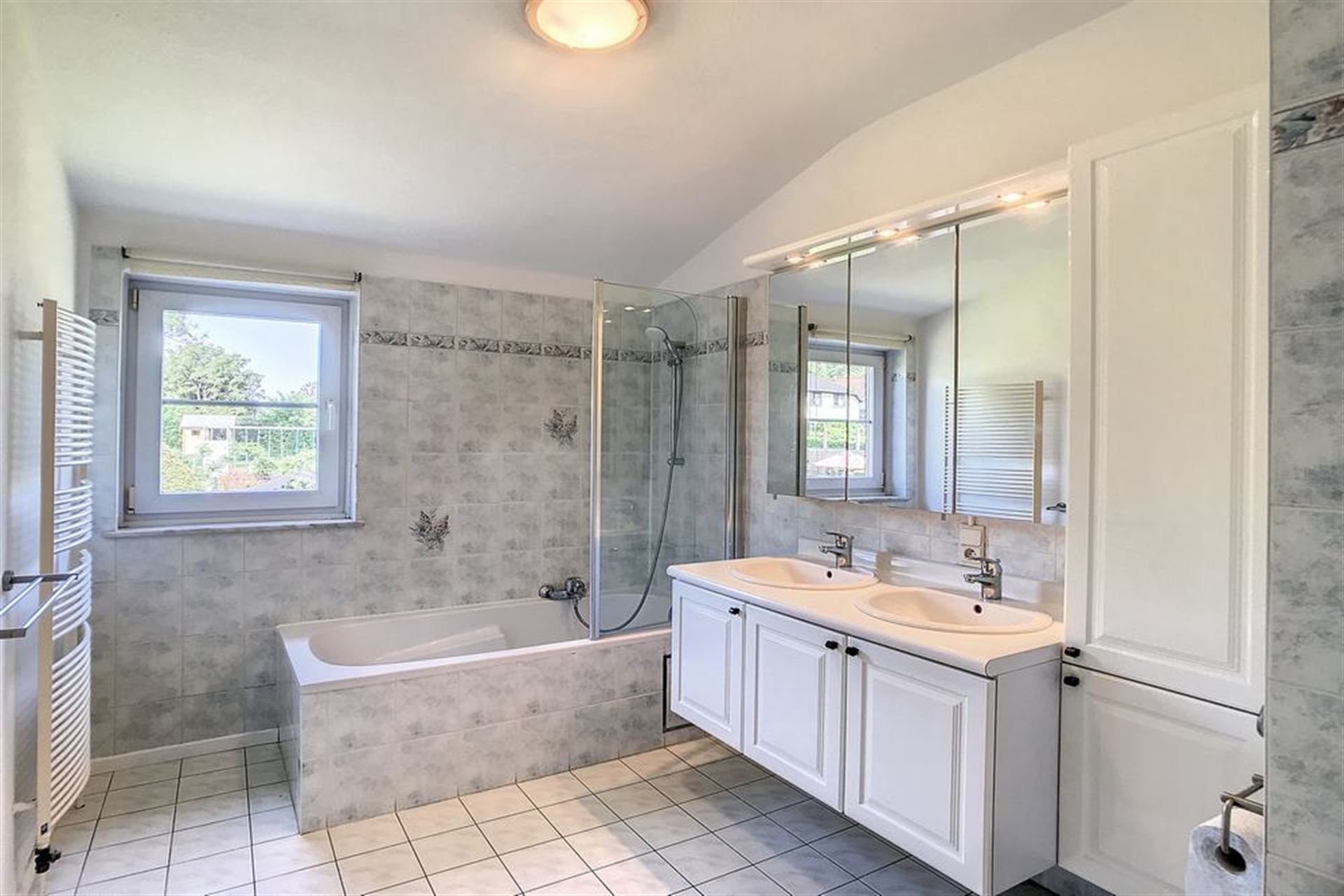 Villa 4 slaapkamers - rustige ligging - prachtige tuin! foto 15