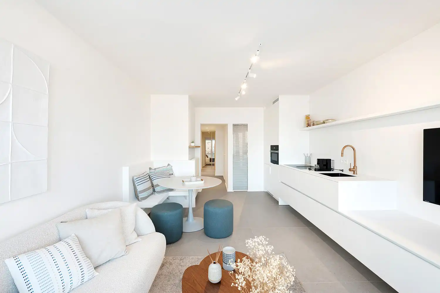 Prachtig vernieuwd 2 slaapkamer appartement aan het Albertstrand foto 4