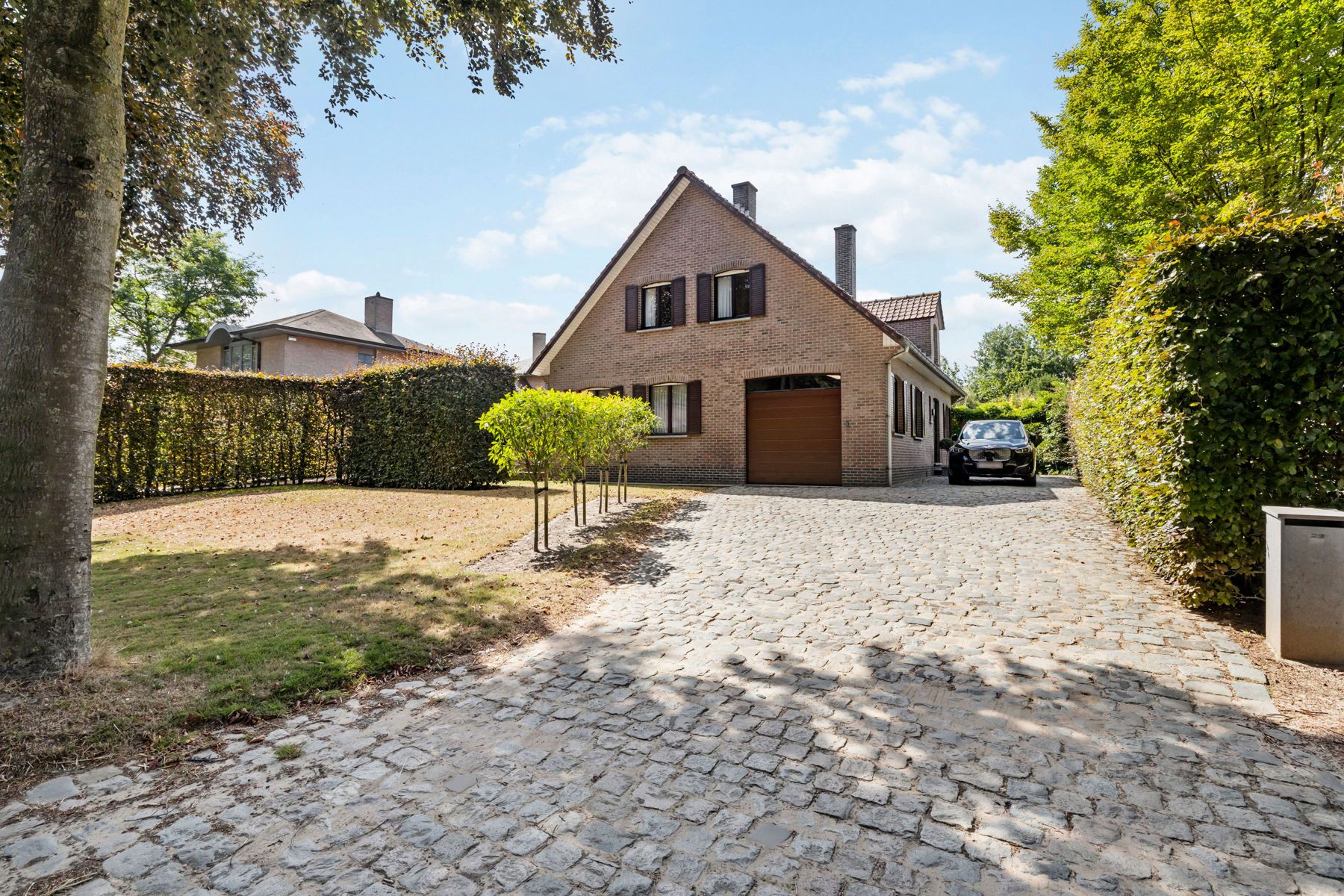 ONDER OPTIE Ruime villa in zeer goede staat met grote garage foto 26