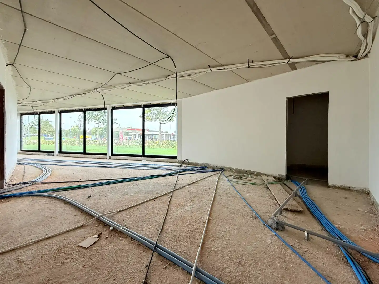 Centraal gelegen commerciële ruimte van 300 m² in Ham met parkeergelegenheid foto 11