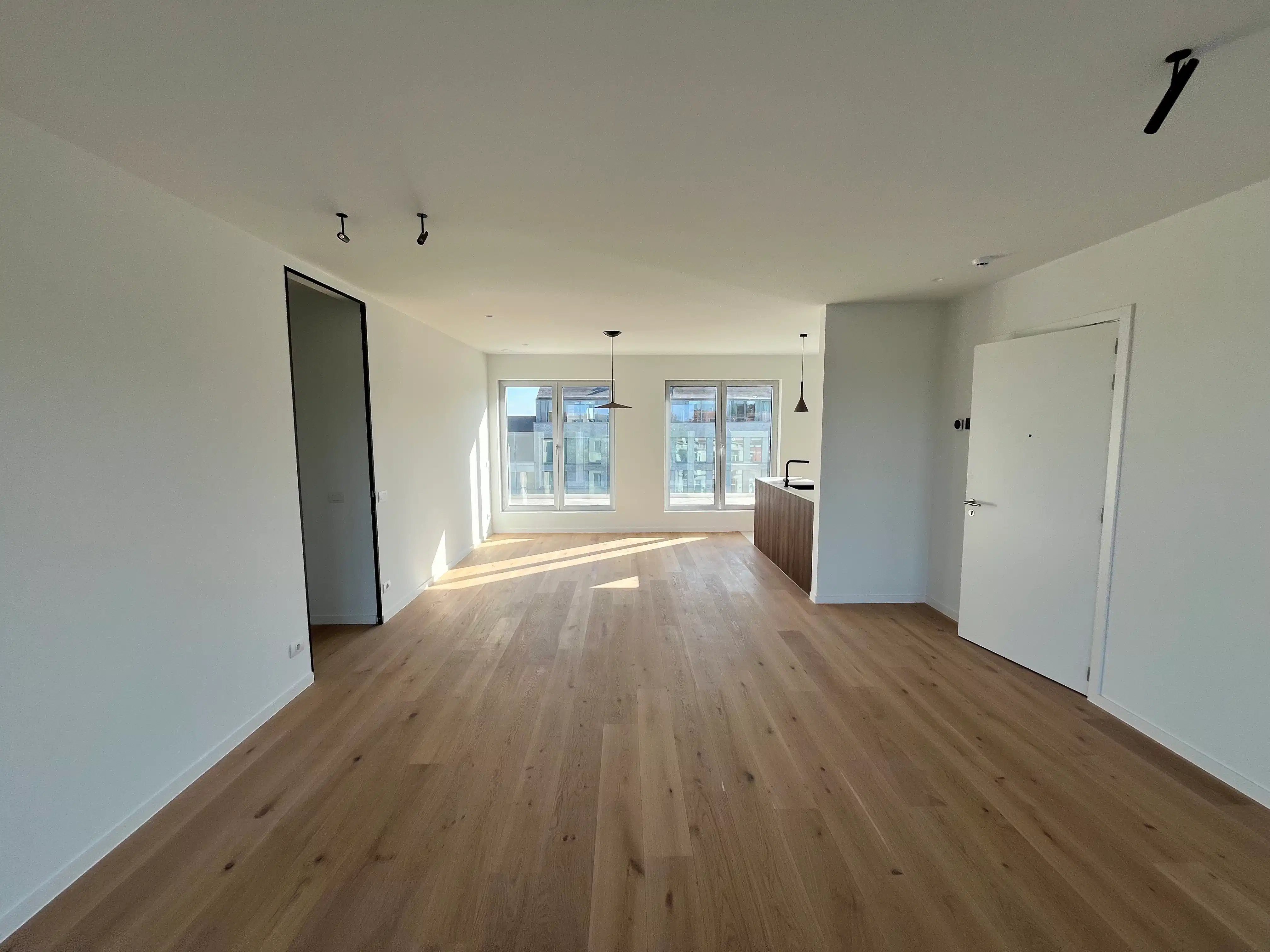 Instapklaar nieuwbouwappartement te huur in hartje Eeklo! foto 2
