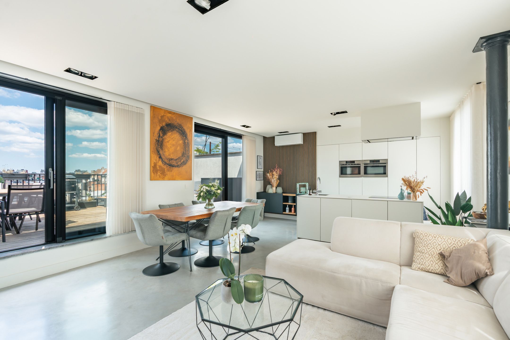 Luxe penthouse met zonneterras (40m²) in de begeerde Markgravewijk – instapklaar, lichtrijk en energiezuinig foto {{pictureIndex}}