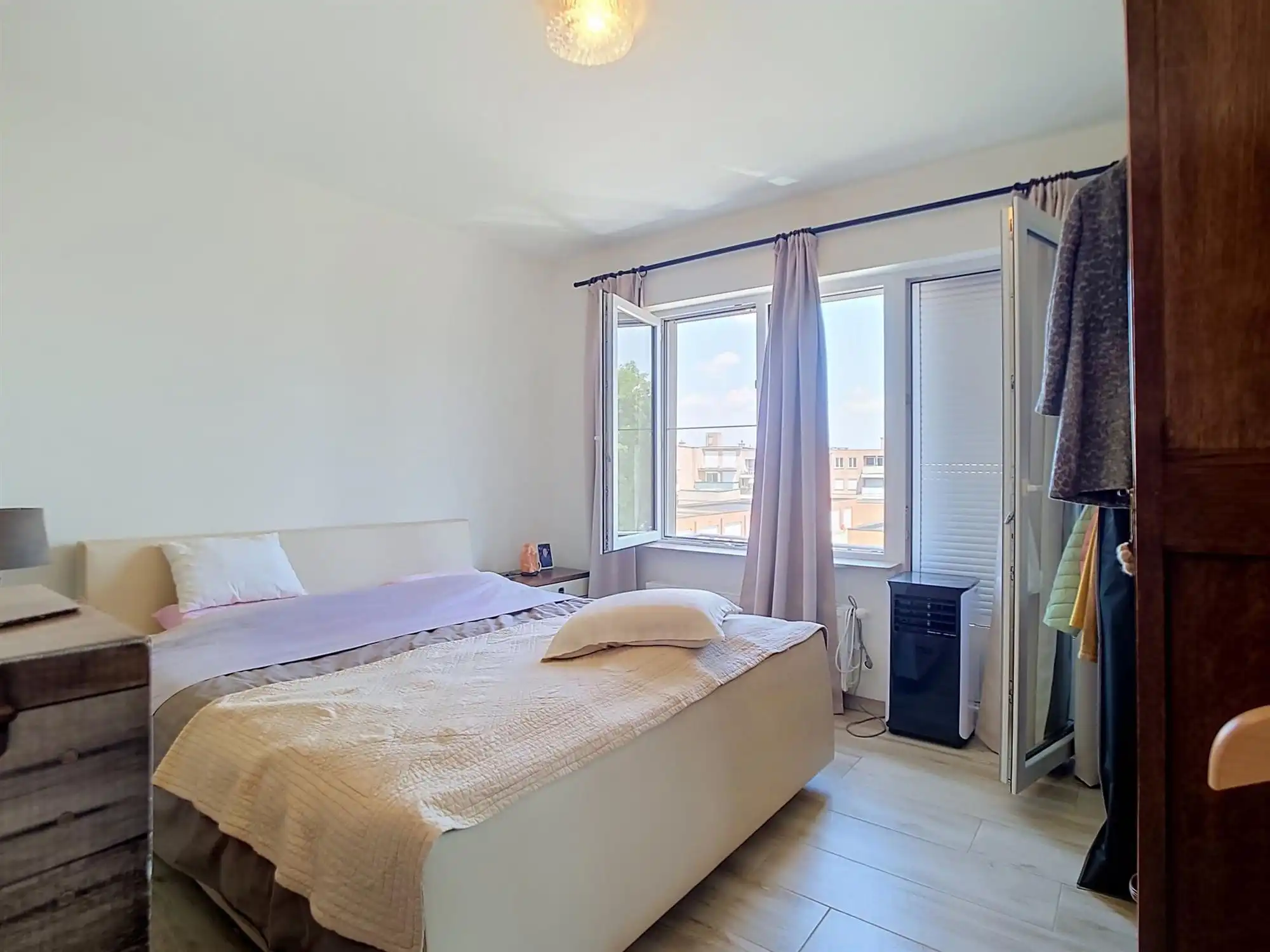 Goed gelegen appartement met twee slaapkamers en garage in het centrum foto 6