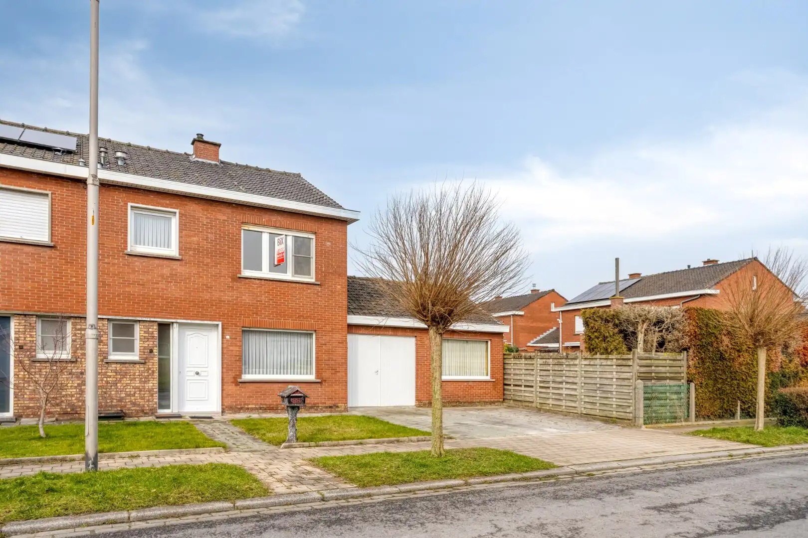 Te renoveren woning met 3 slaapkamers, garage en grote tuin! foto 4