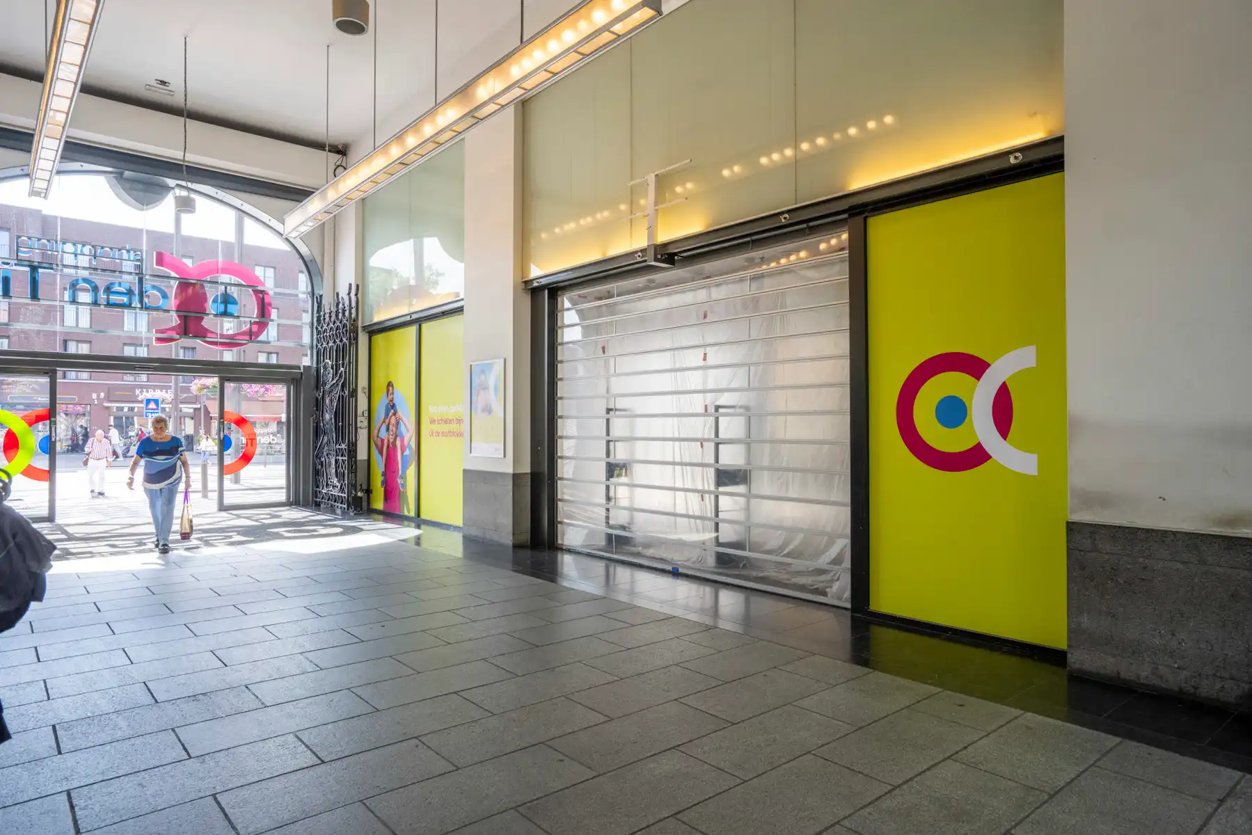 Commerciële toplocatie in Shopping Den Tir foto {{pictureIndex}}