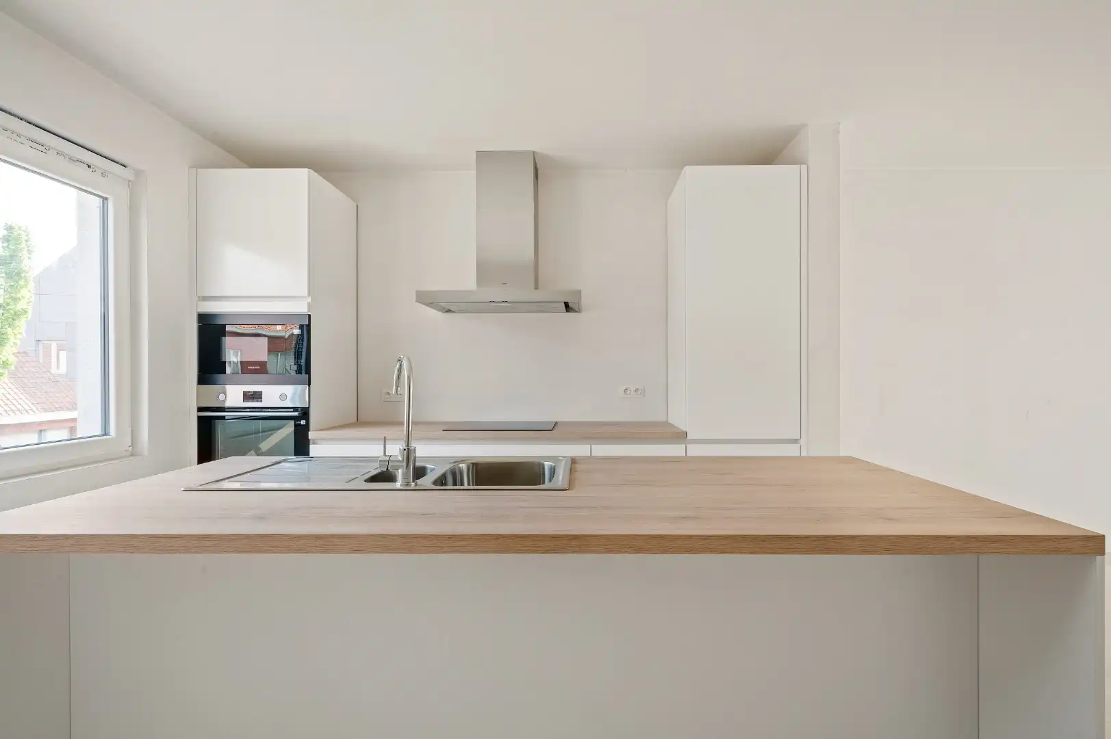 DUPLEX NIEUWBOUWAPPARTEMENT MET 2 SLPKS EN RUIM TERRAS TE GELUWE foto 5