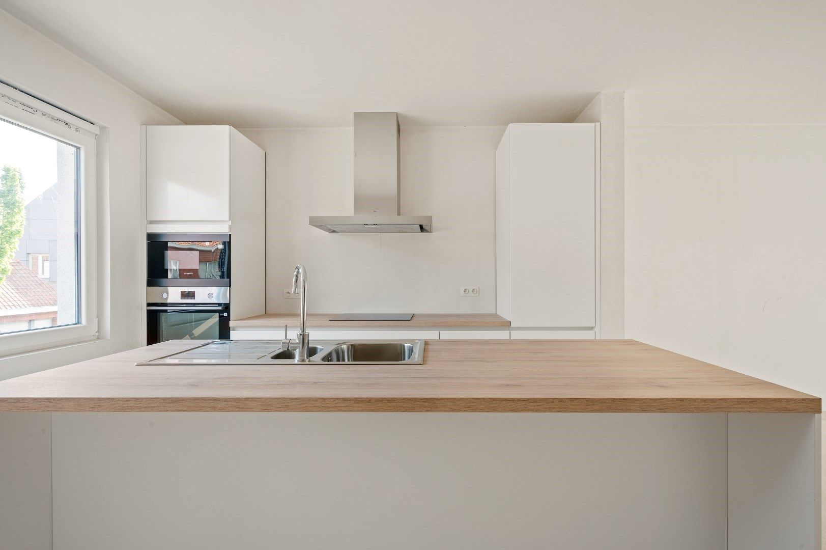 DUPLEX NIEUWBOUWAPPARTEMENT MET 2 SLPKS EN RUIM TERRAS TE GELUWE foto 4