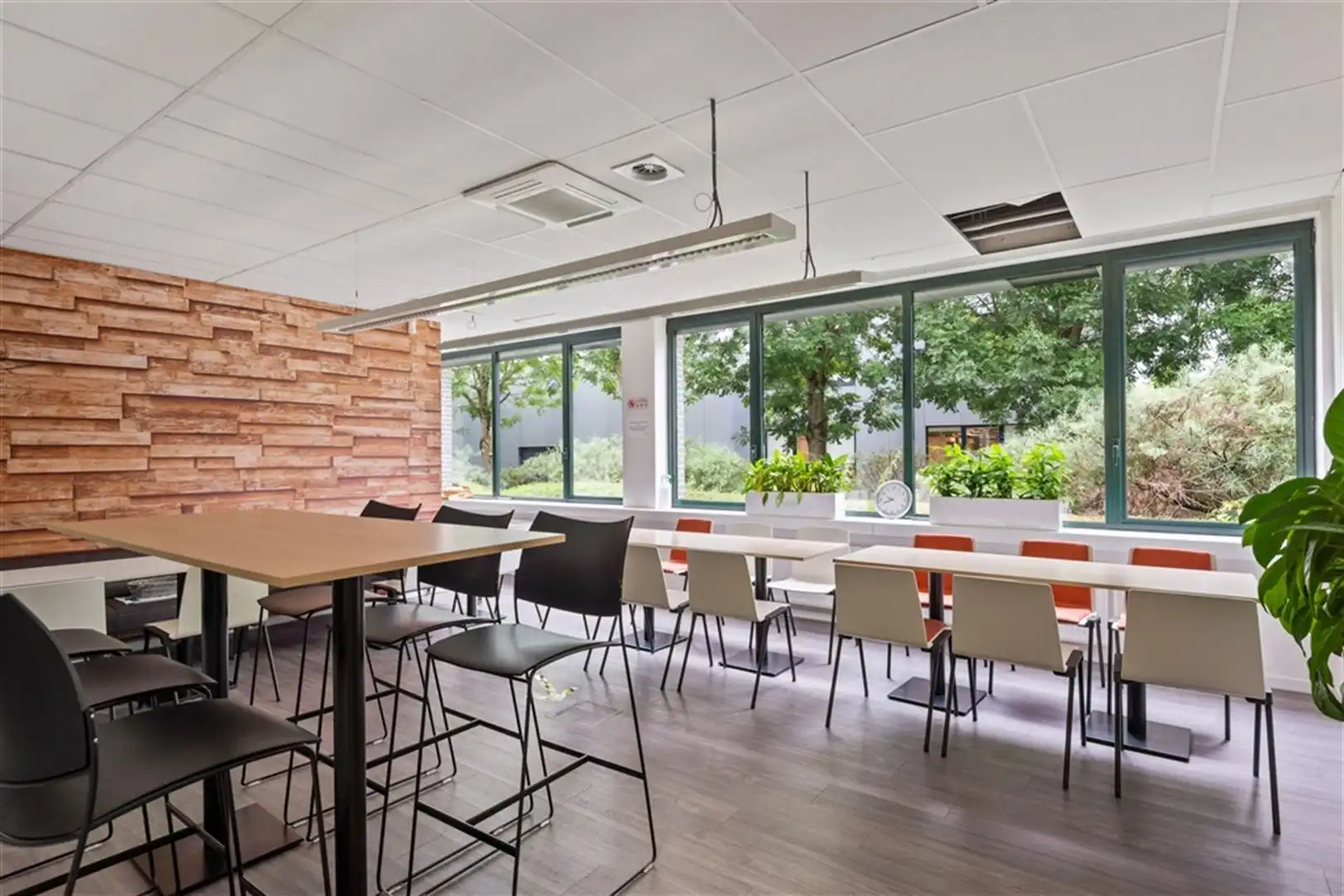 Instapklaar kantoor gelegen in Kontich foto 14