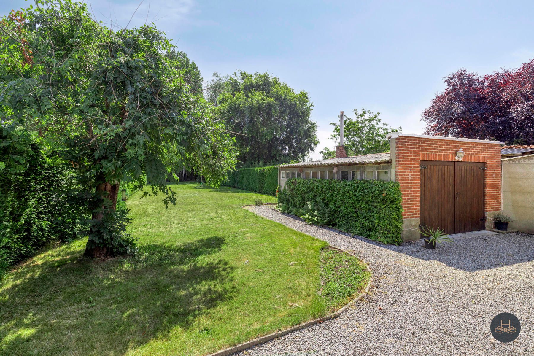 Charmante te renoveren open woning met enorme tuin en bos foto 23