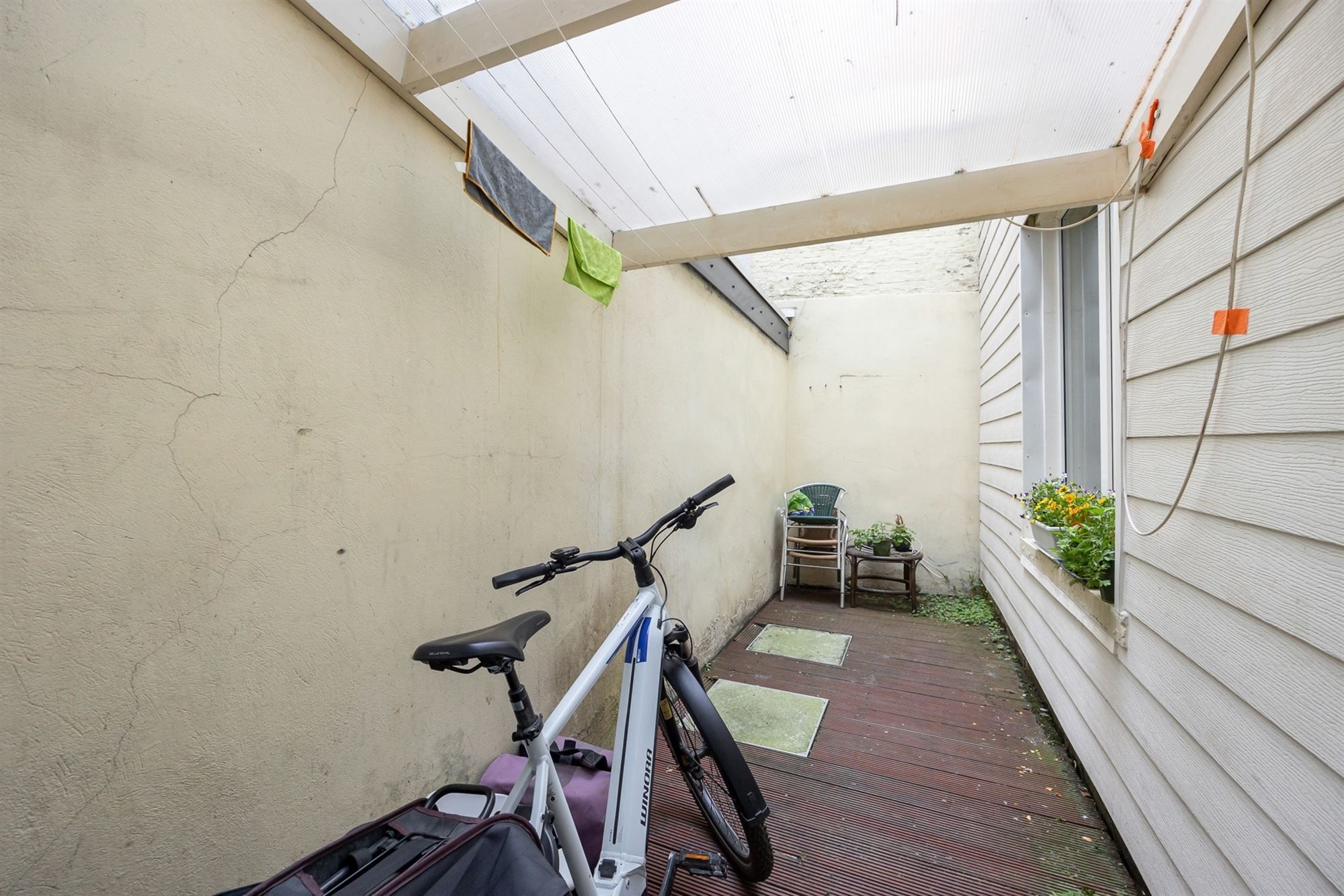 Karaktervolle burgerwoning met potentieel in geliefde buurt foto 6