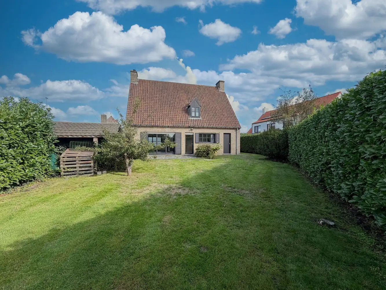 Instapklare, lichtrijke gezinswoning met zonnige tuin foto 16