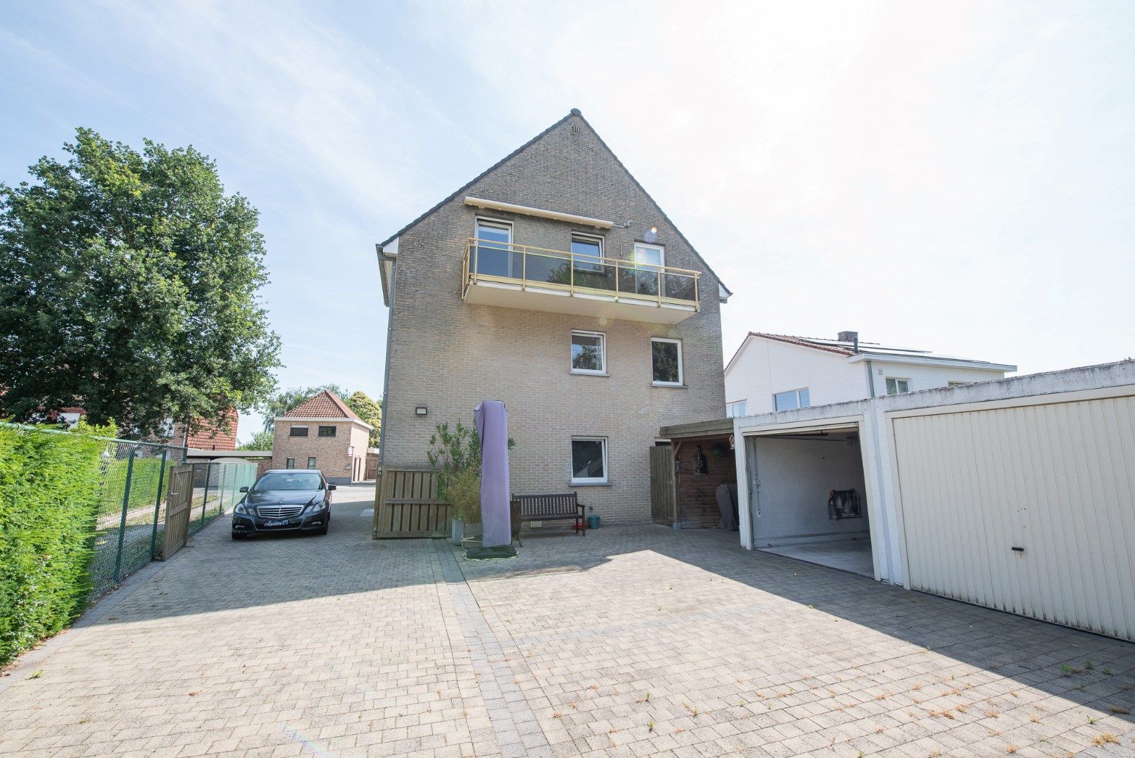 INVESTERINGSGEBOUW met 3 volwaardige appartementen + 3 garageboxen te Waregem. foto 2