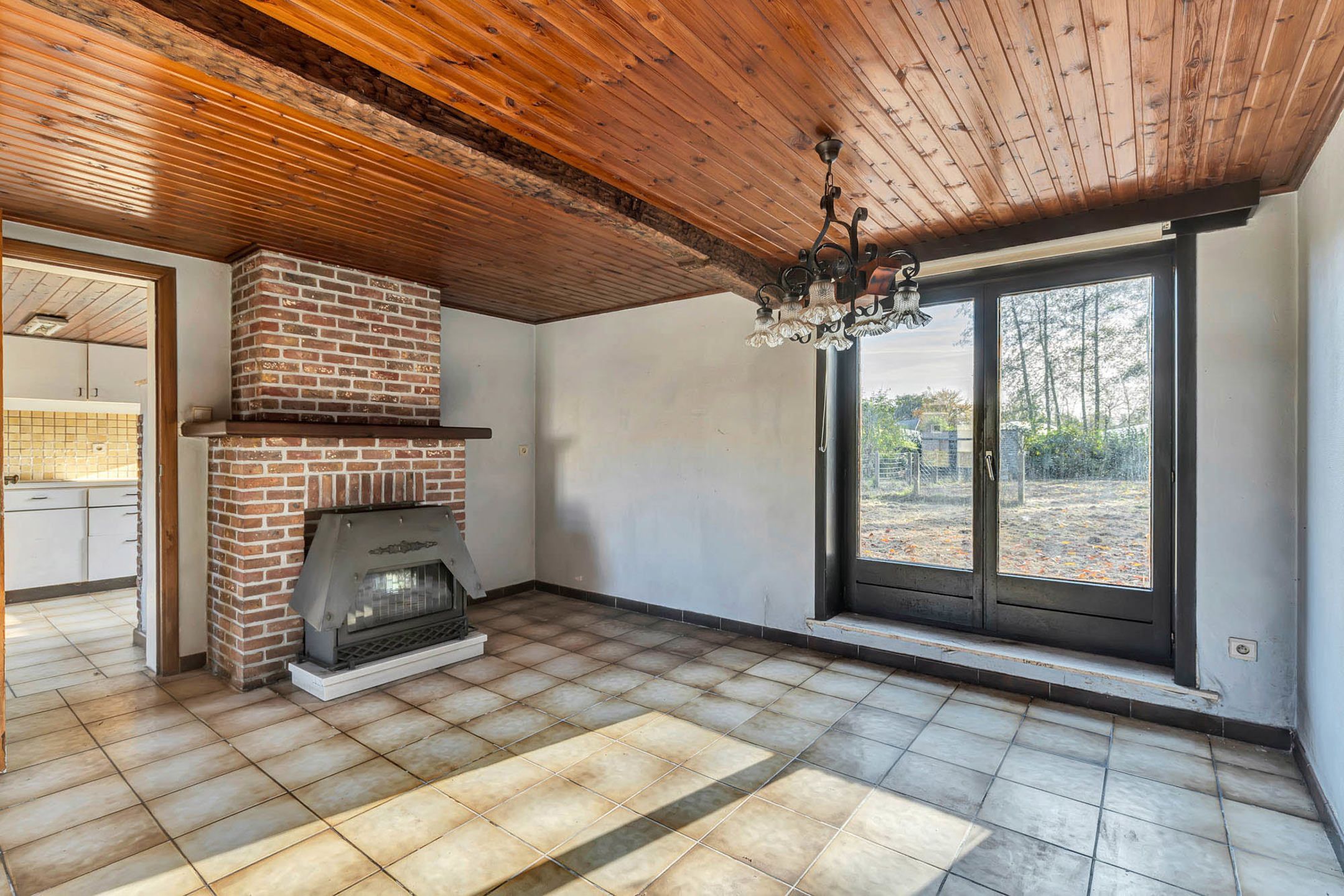 Volledig te renoveren/af te breken woning met (ver)bouwmogelijkheden foto 5