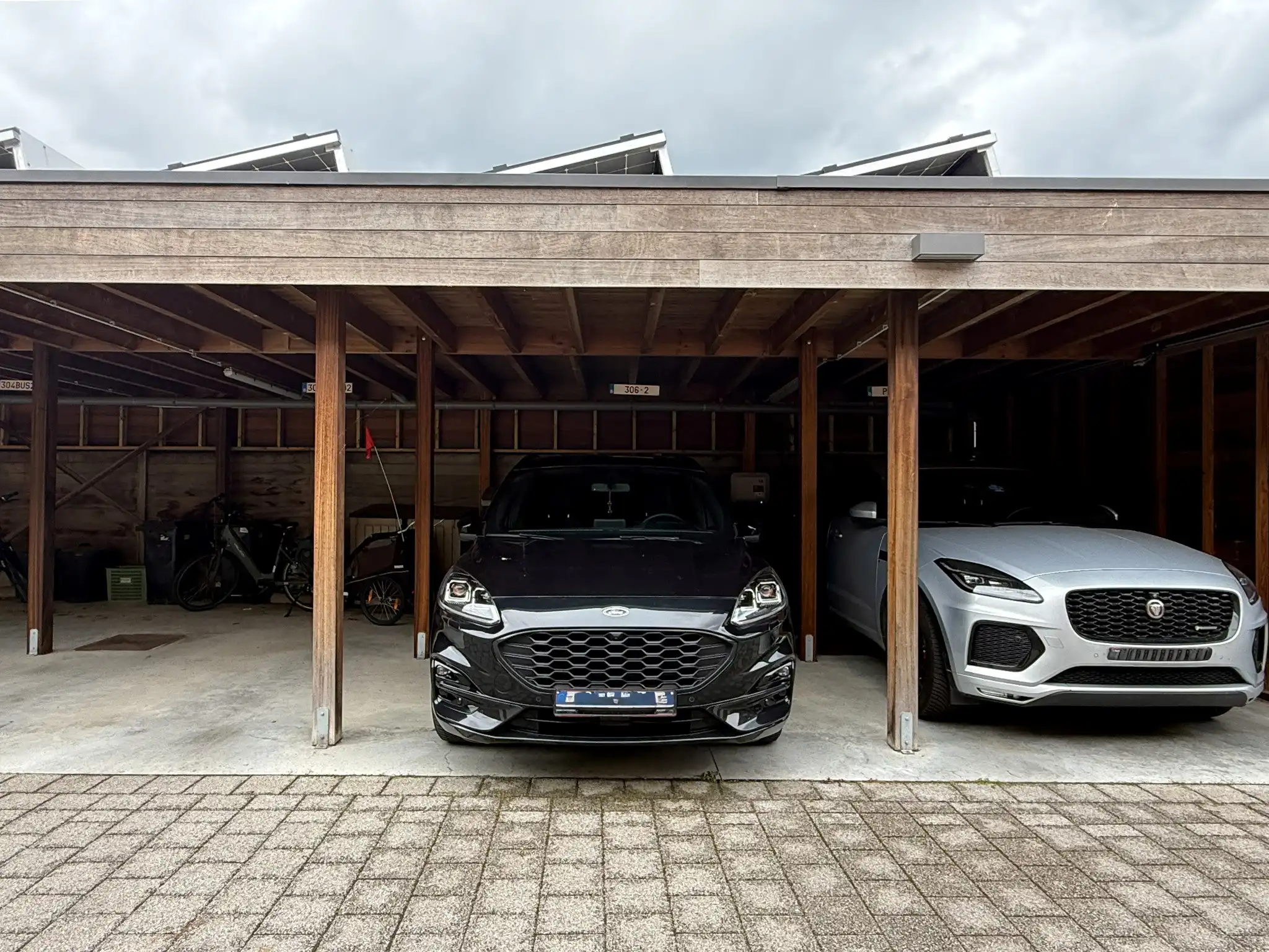Duplexappartement in Melsele met twee slaapkamers, twee terrassen en carport foto 10