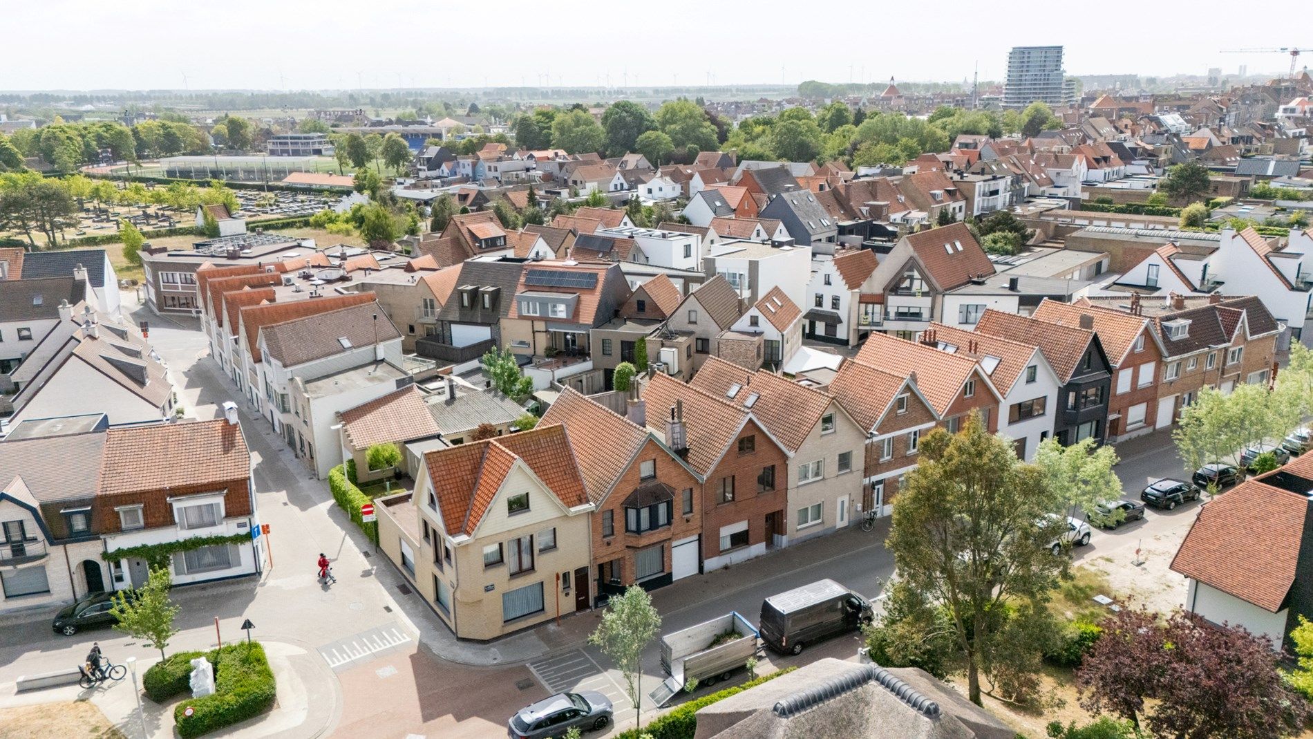 Te renoveren woning met tuin op toplocatie in Knokke foto 4