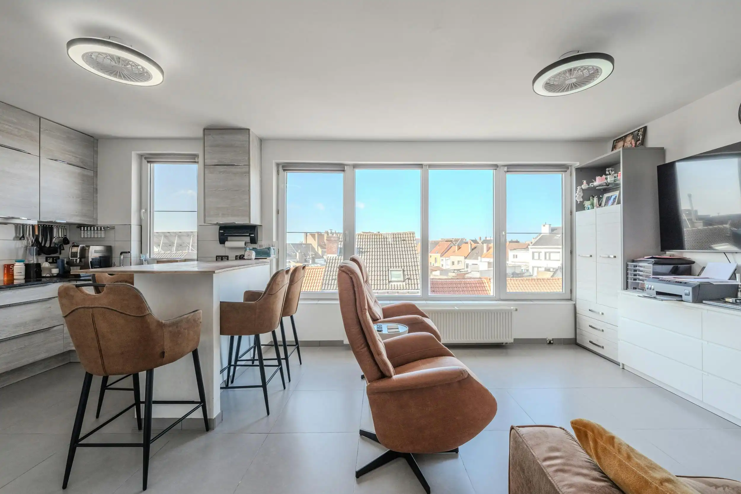 Instapklaar appartement met 2 slaapkamers te koop te Stene foto {{pictureIndex}}