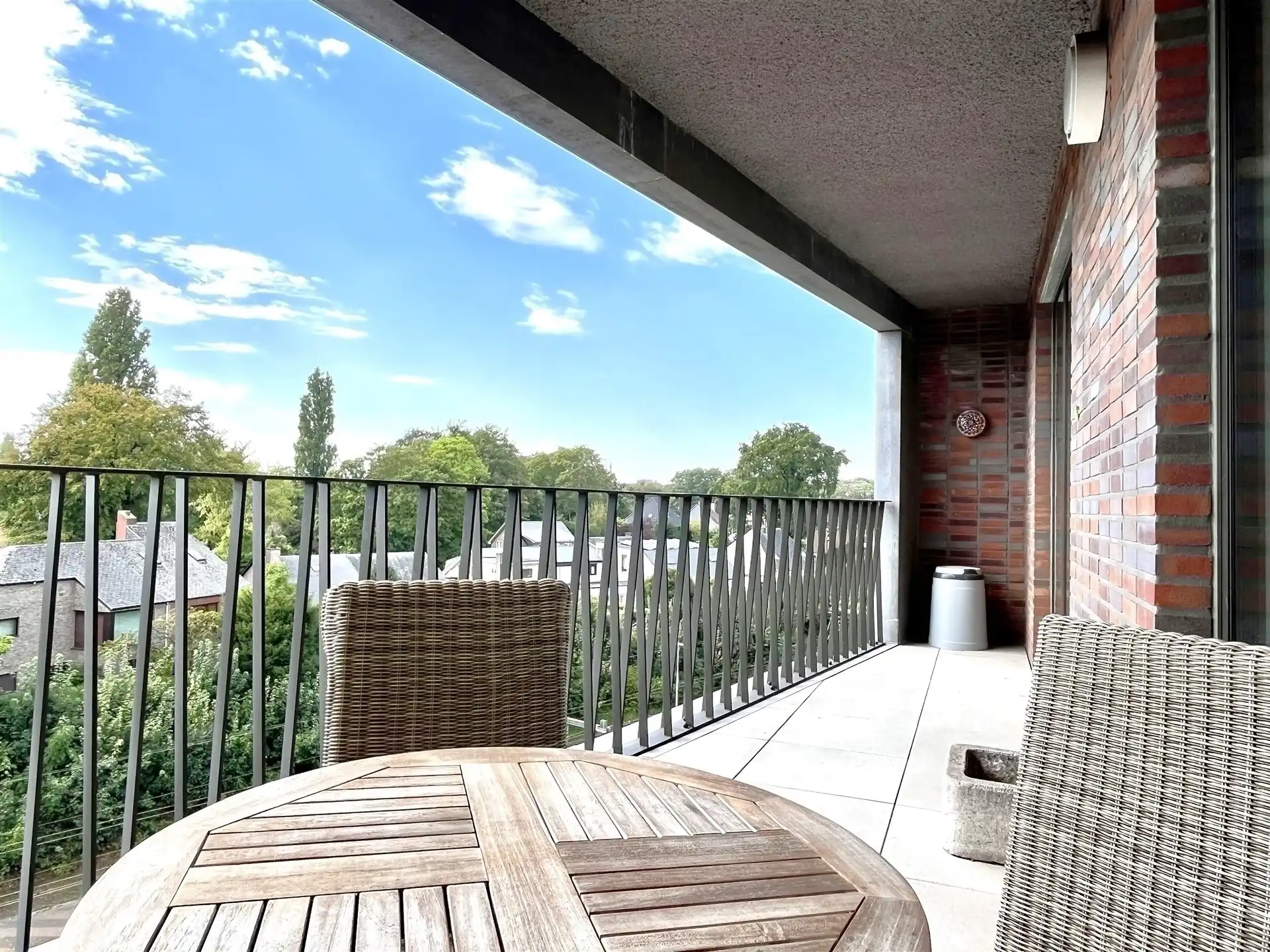 Gemeubeld 2slpk appt met terras en autostaanplaats! foto 12