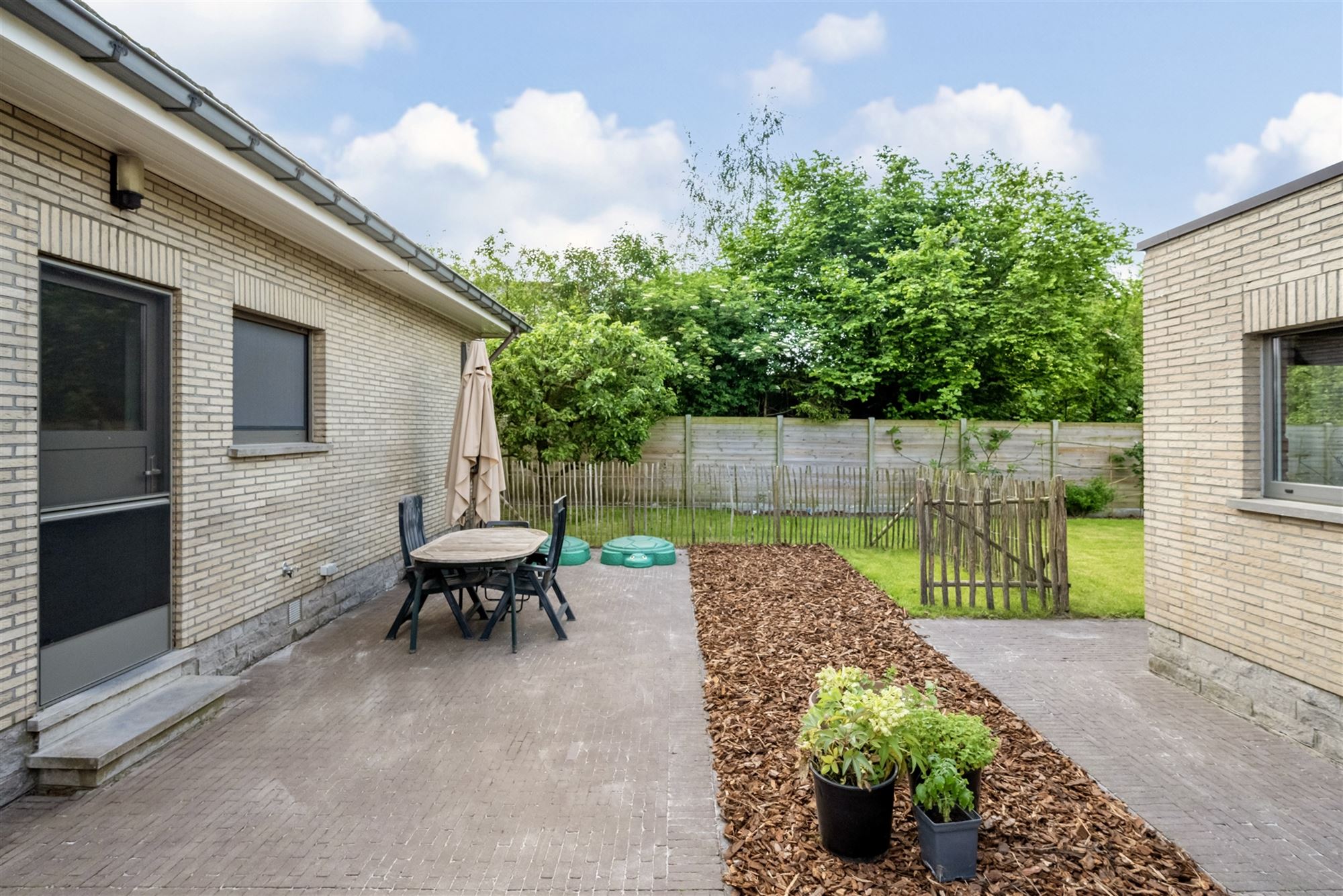 Mooie bungalow met 3 slpks, tuin en garage foto 28