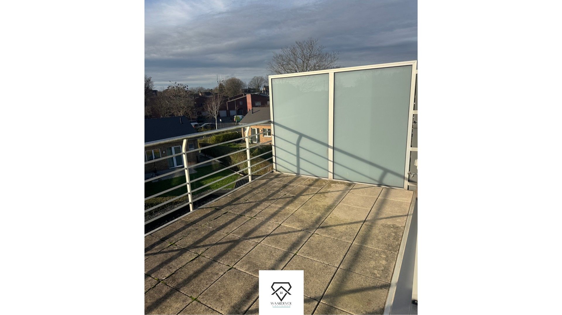 Lichtrijk en rustig appartement te koop met carport foto 20