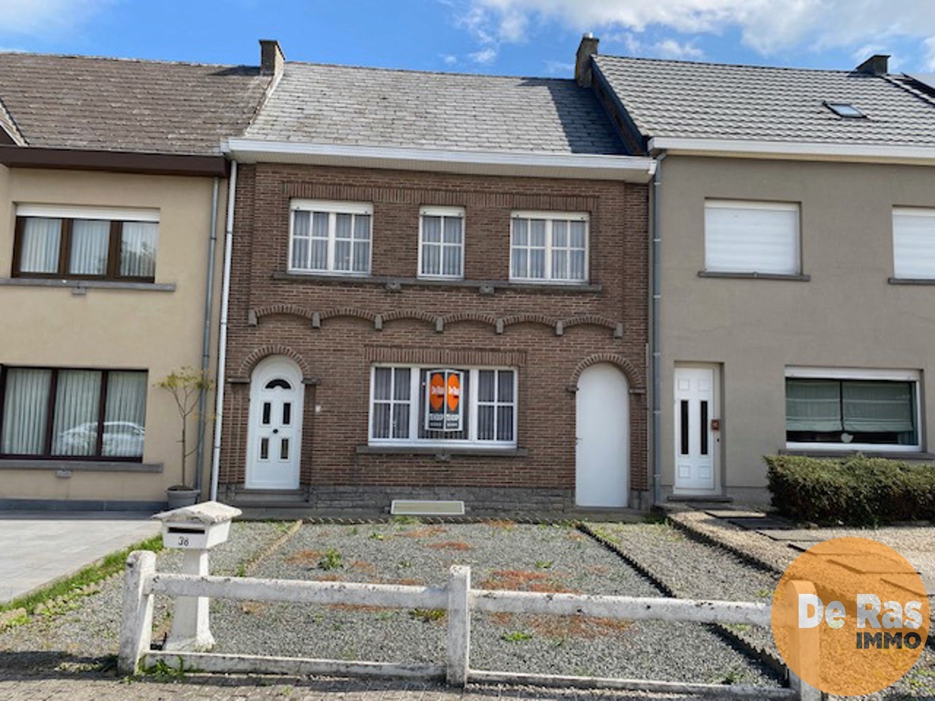 Hoofdfoto van de publicatie: HERZELE - Renovatiewoning op wandelafstand van de markt
