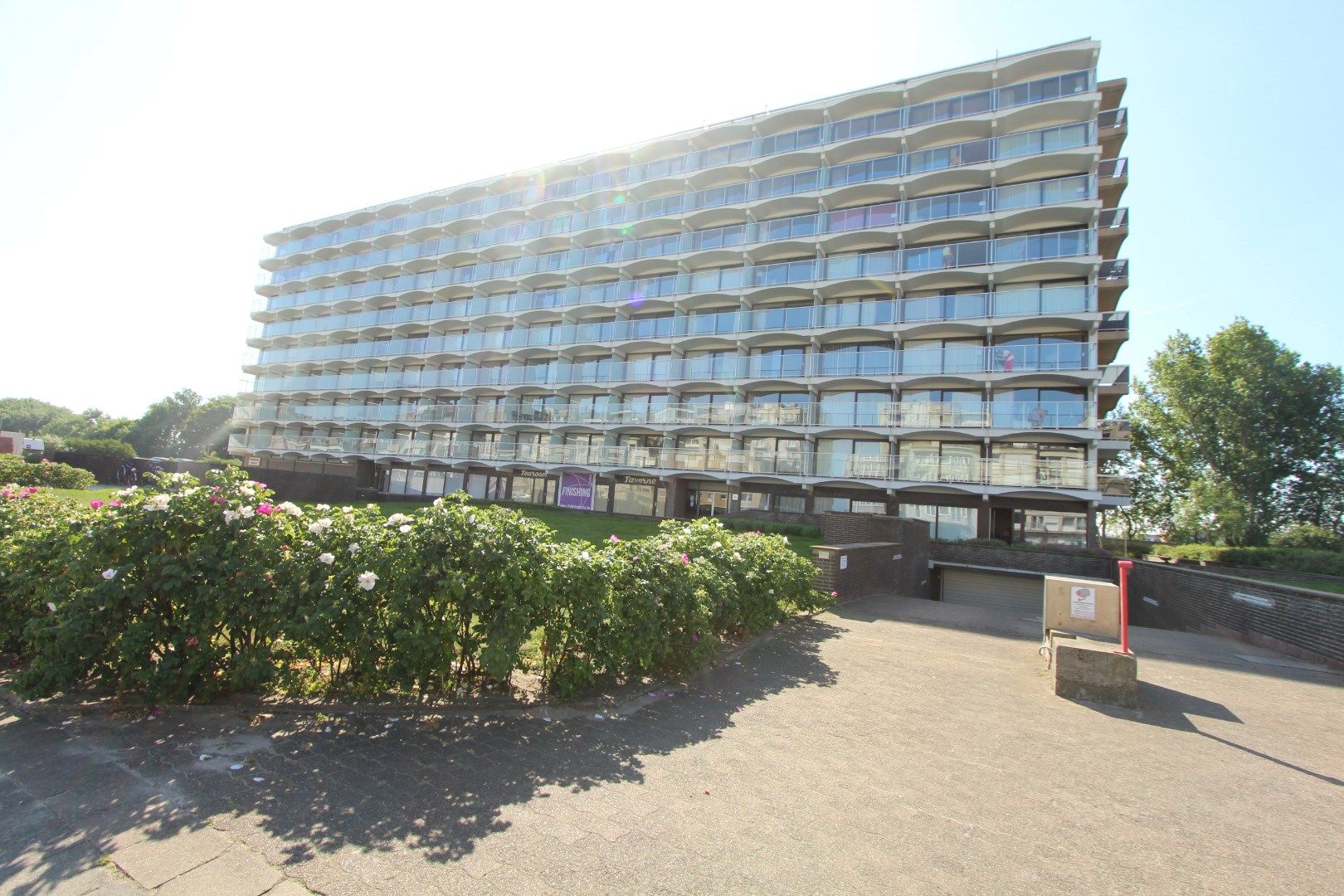 Instapklare studio met zonnig terras foto 12