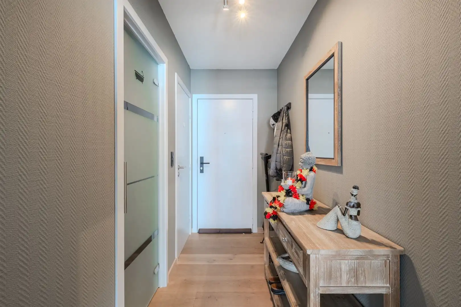 Prachtige studio met zijdelings zeezicht in perfecte staat foto 13
