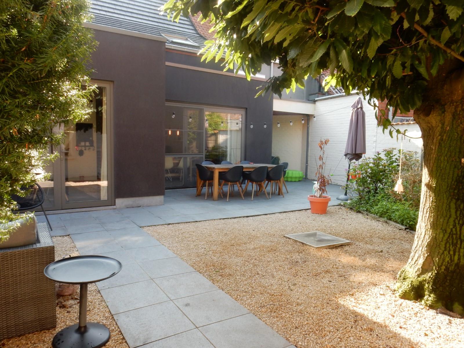 Instapklare gezellige rijwoning in centrum van de stad met binnentuin en garage foto 3