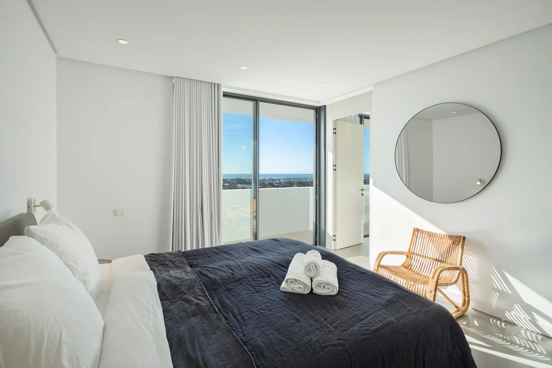 Unieke luxe villa met adembenemend uitzicht op zee en kustlijn foto 8