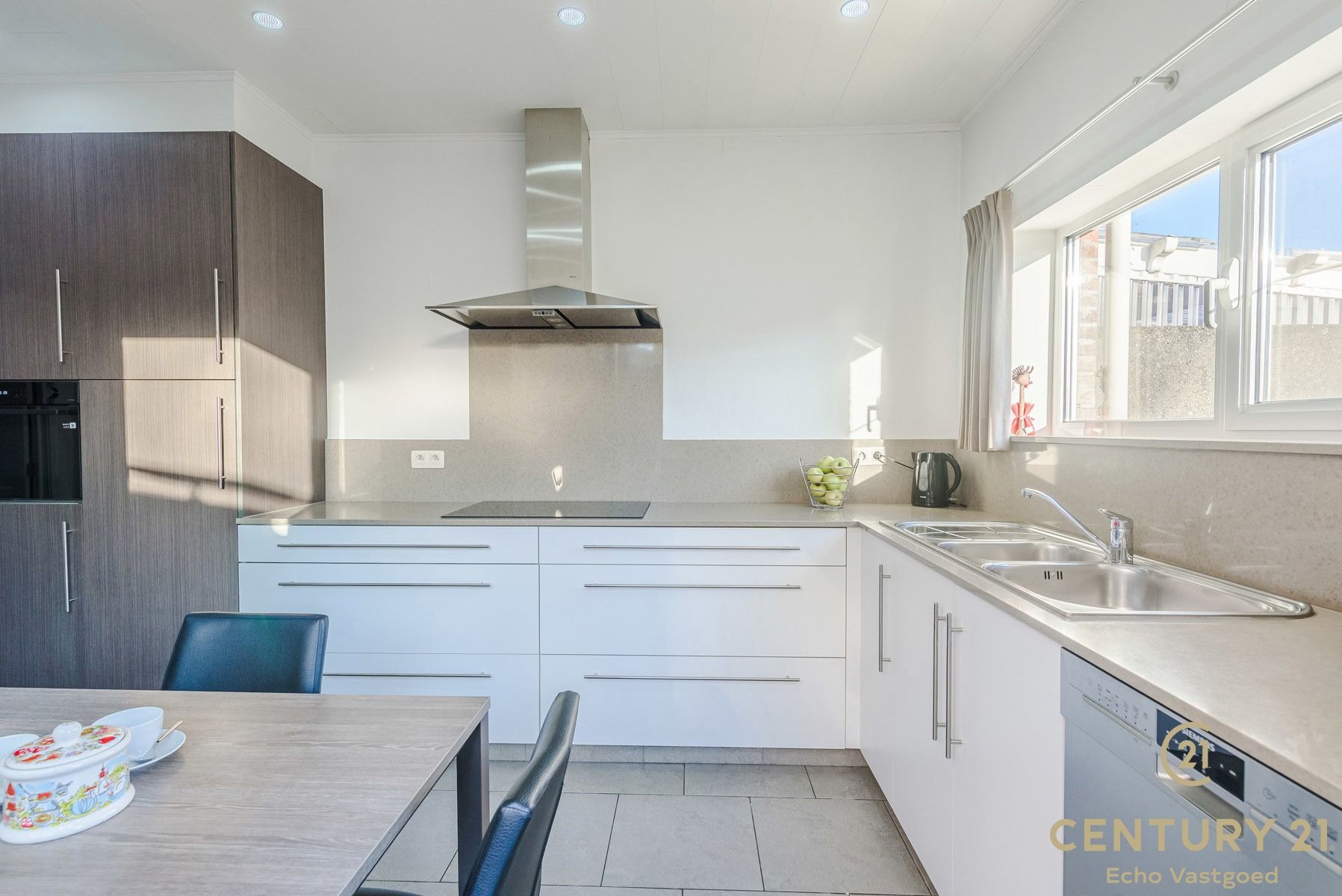 gerenoveerde gezinswoning met 3 slpk, garage en zonnige tuin foto 6