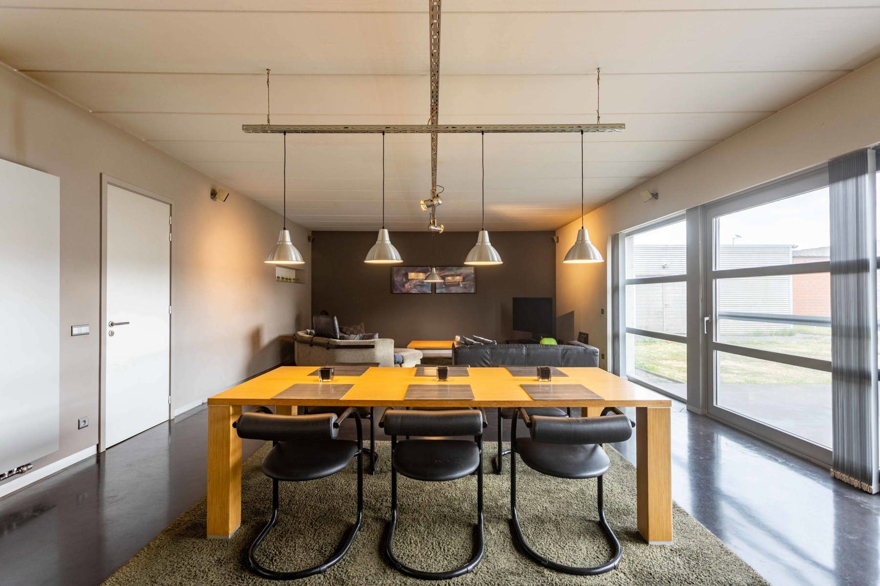 Gebouw met kantoren + woonst + loods op 3670 m2 foto 7